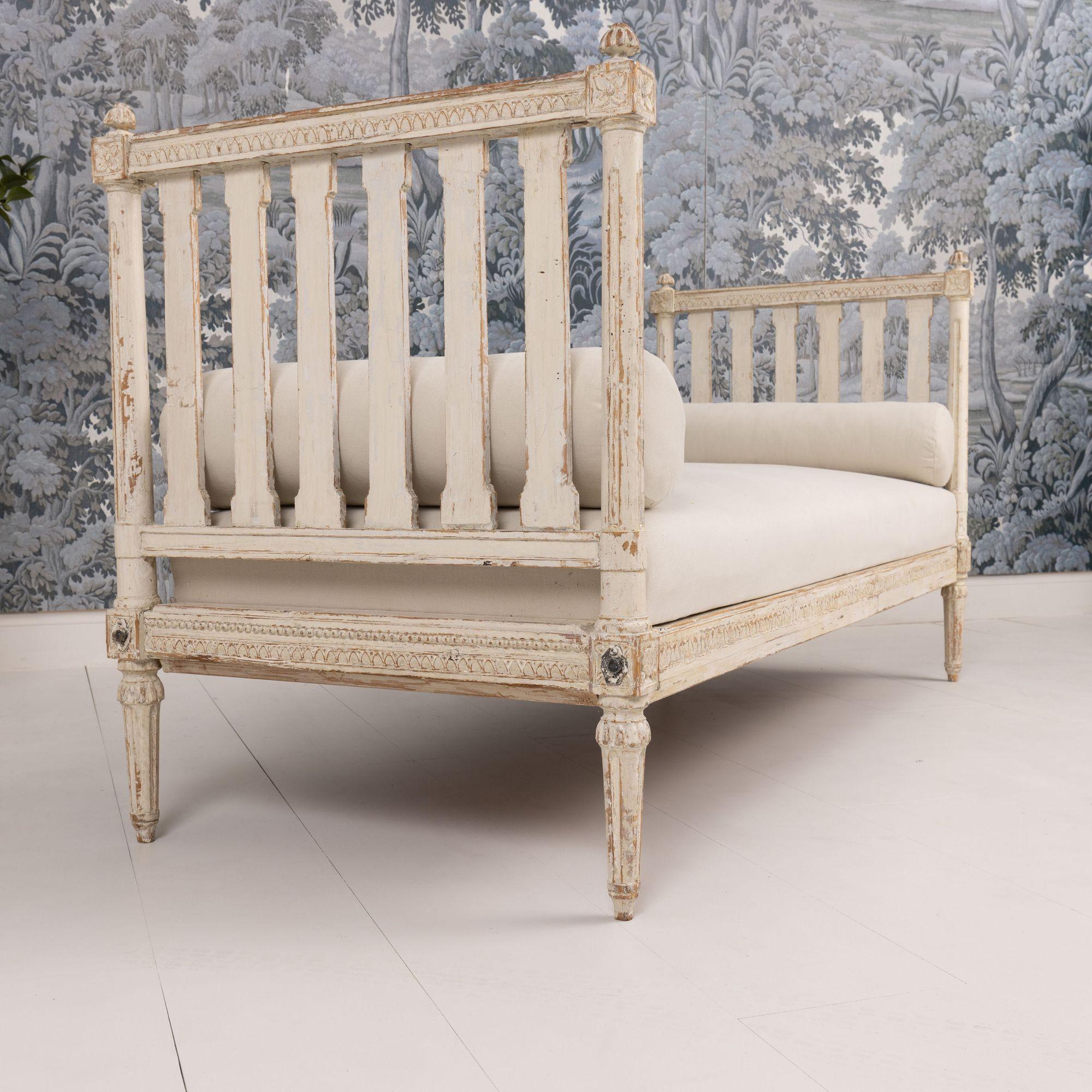 19th c. Swedish Gustavian Period Daybed / Bench in Original Paint 12
