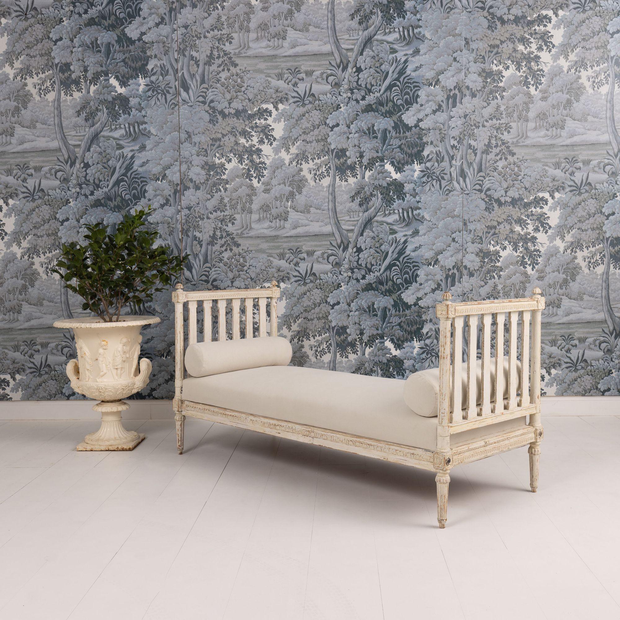 Hand-Carved 19th c. Swedish Gustavian Period Daybed / Bench in Original Paint