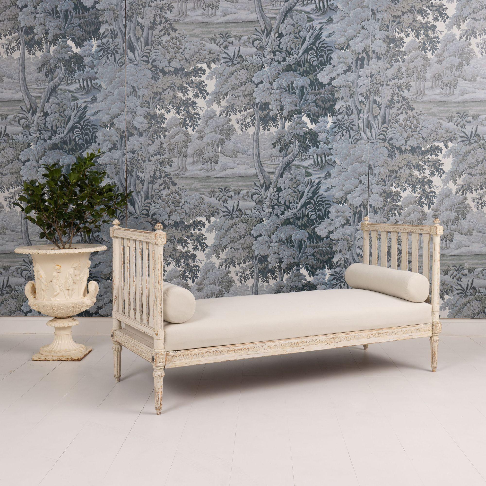 19th c. Swedish Gustavian Period Daybed / Bench in Original Paint 1