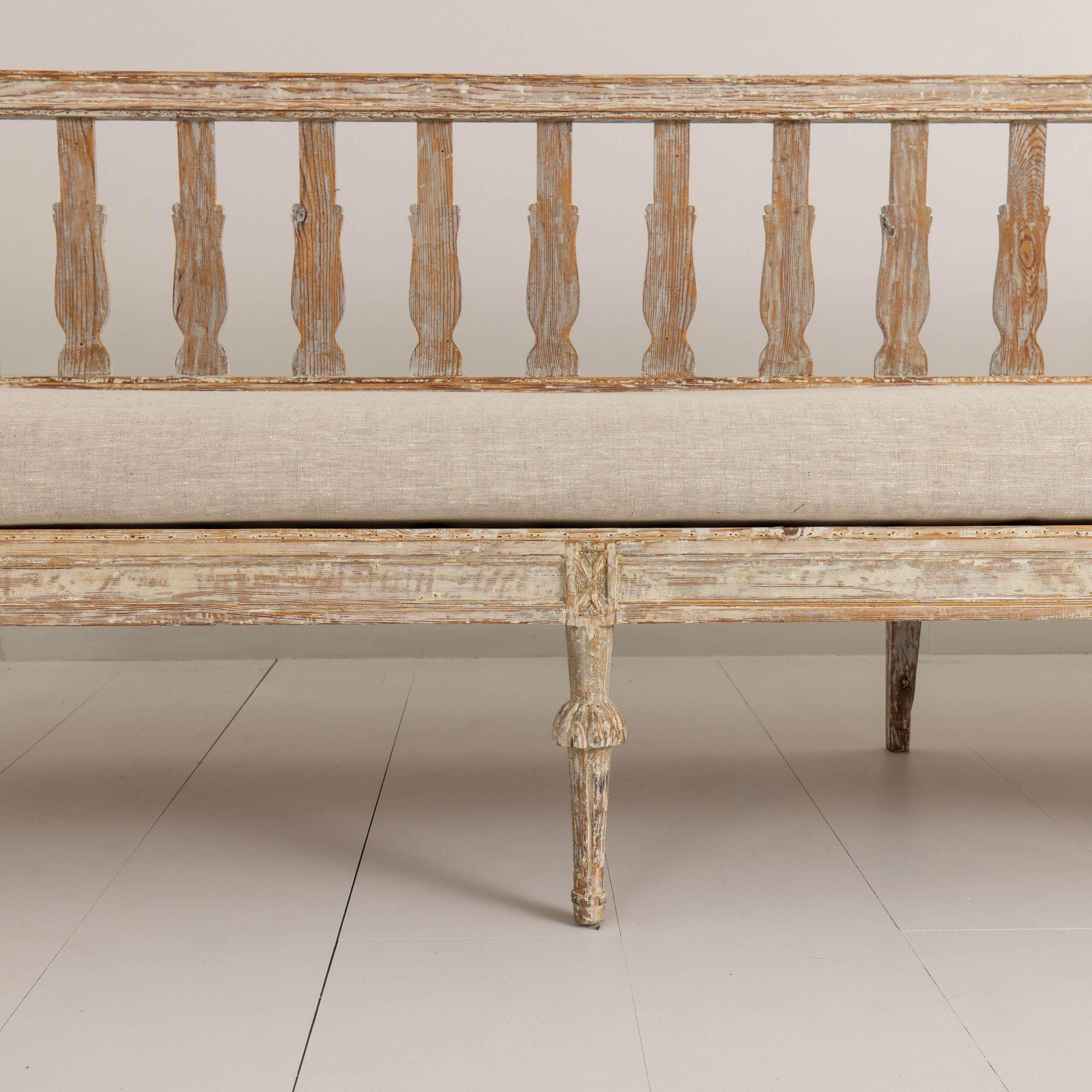 19th c. Swedish Gustavian Period Sofa Bench in Original Paint In Excellent Condition For Sale In Wichita, KS