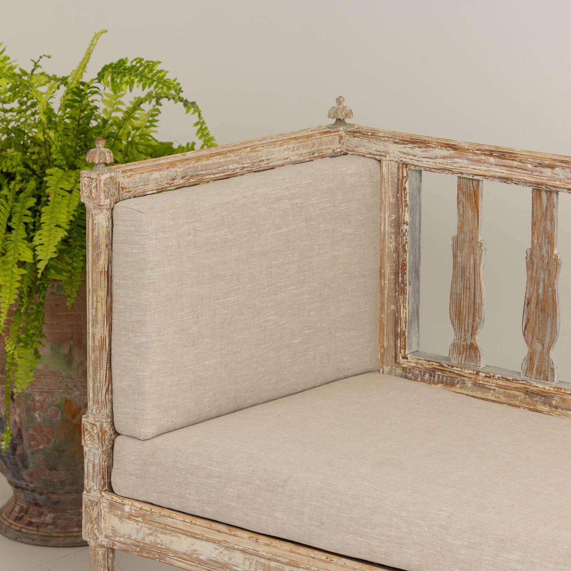 19th c. Swedish Gustavian Period Sofa Bench in Original Paint For Sale 1
