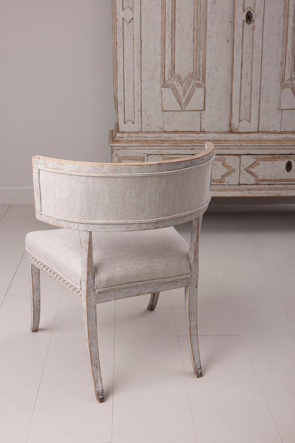19th C. Swedish Gustavian Period Upholstered and Painted Klismos Chair For Sale 4