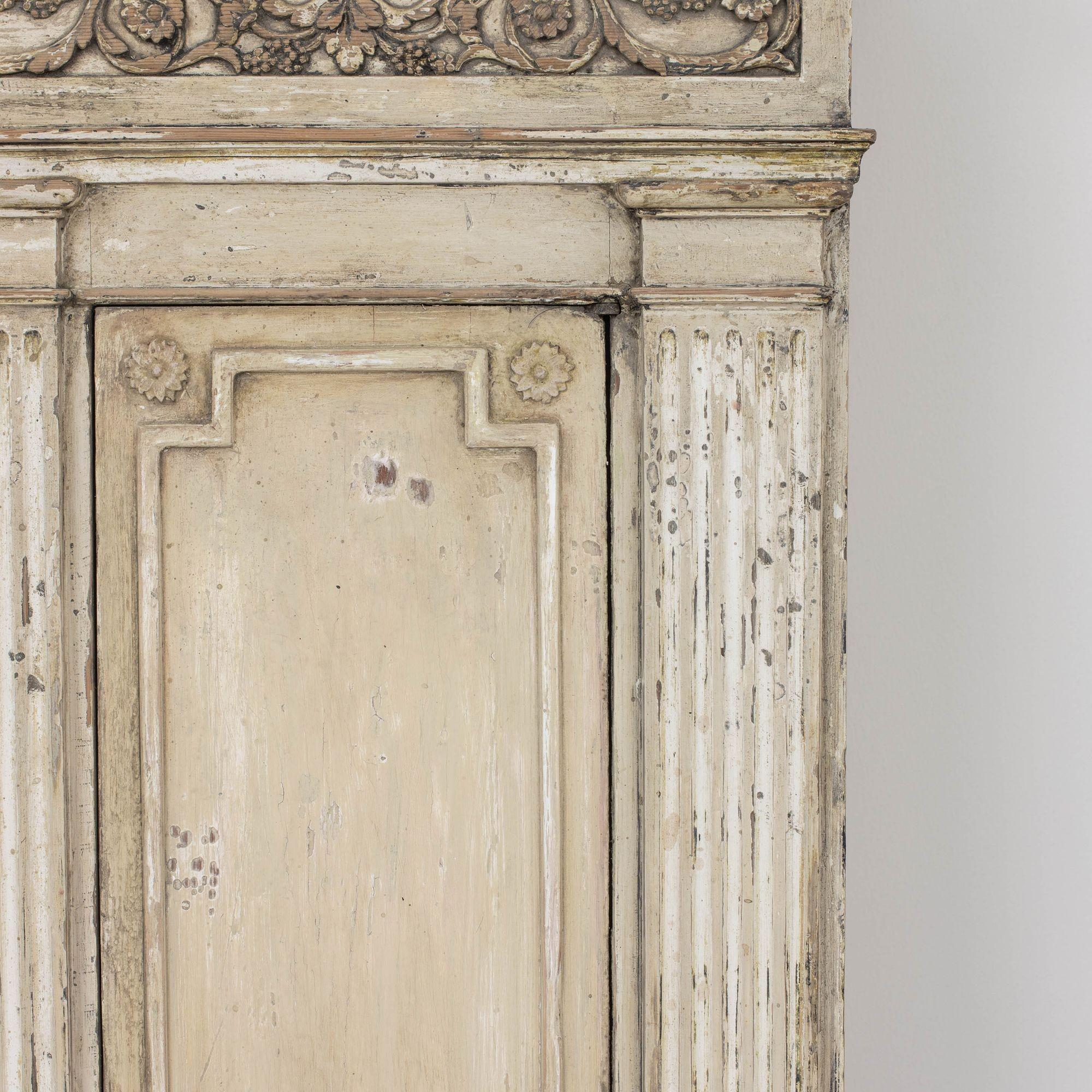19th c. Swedish Gustavian Pilaster Cupboard in Original Paint 1