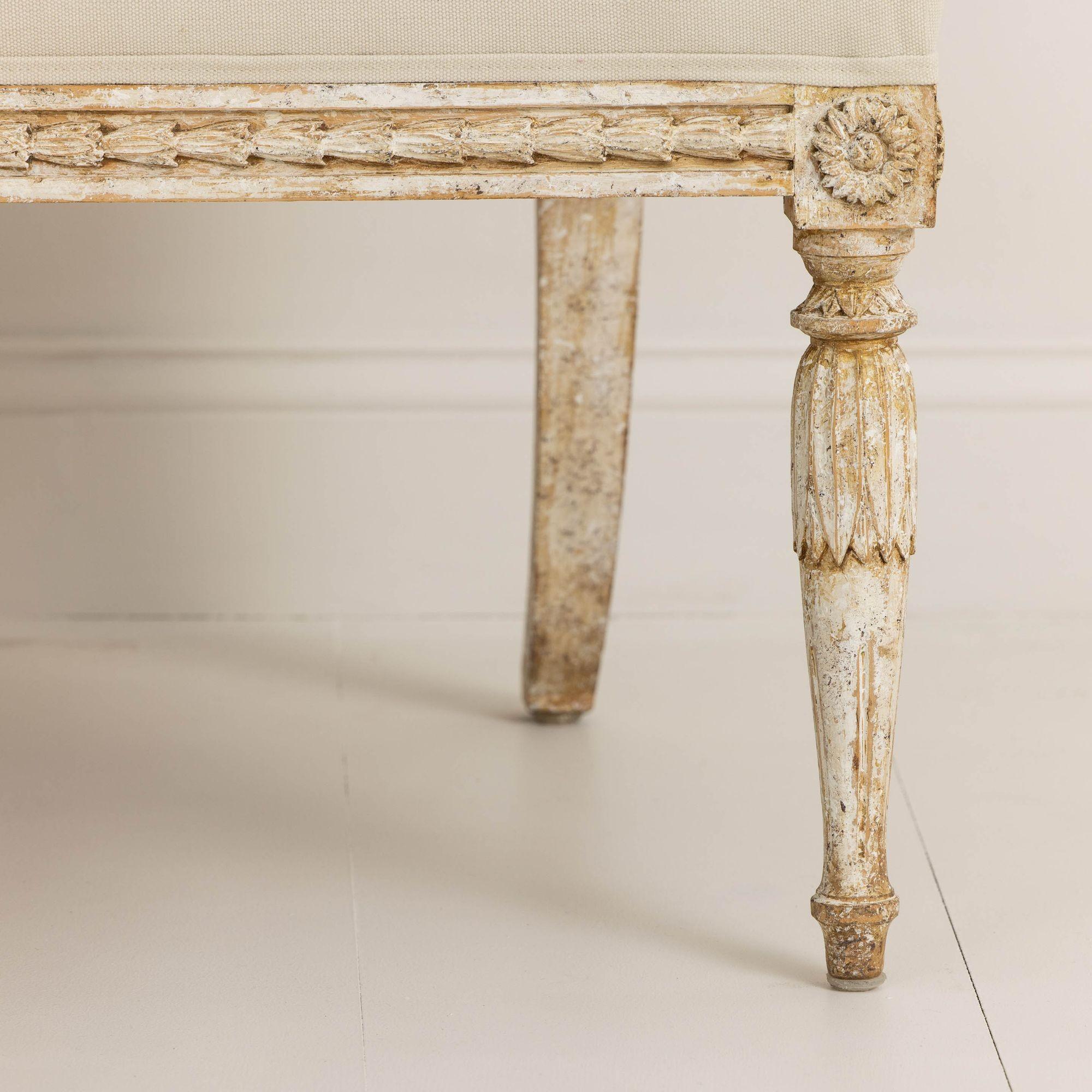 19th c. Swedish Gustavian Settee with Egyptian Carvings in Original Paint For Sale 1