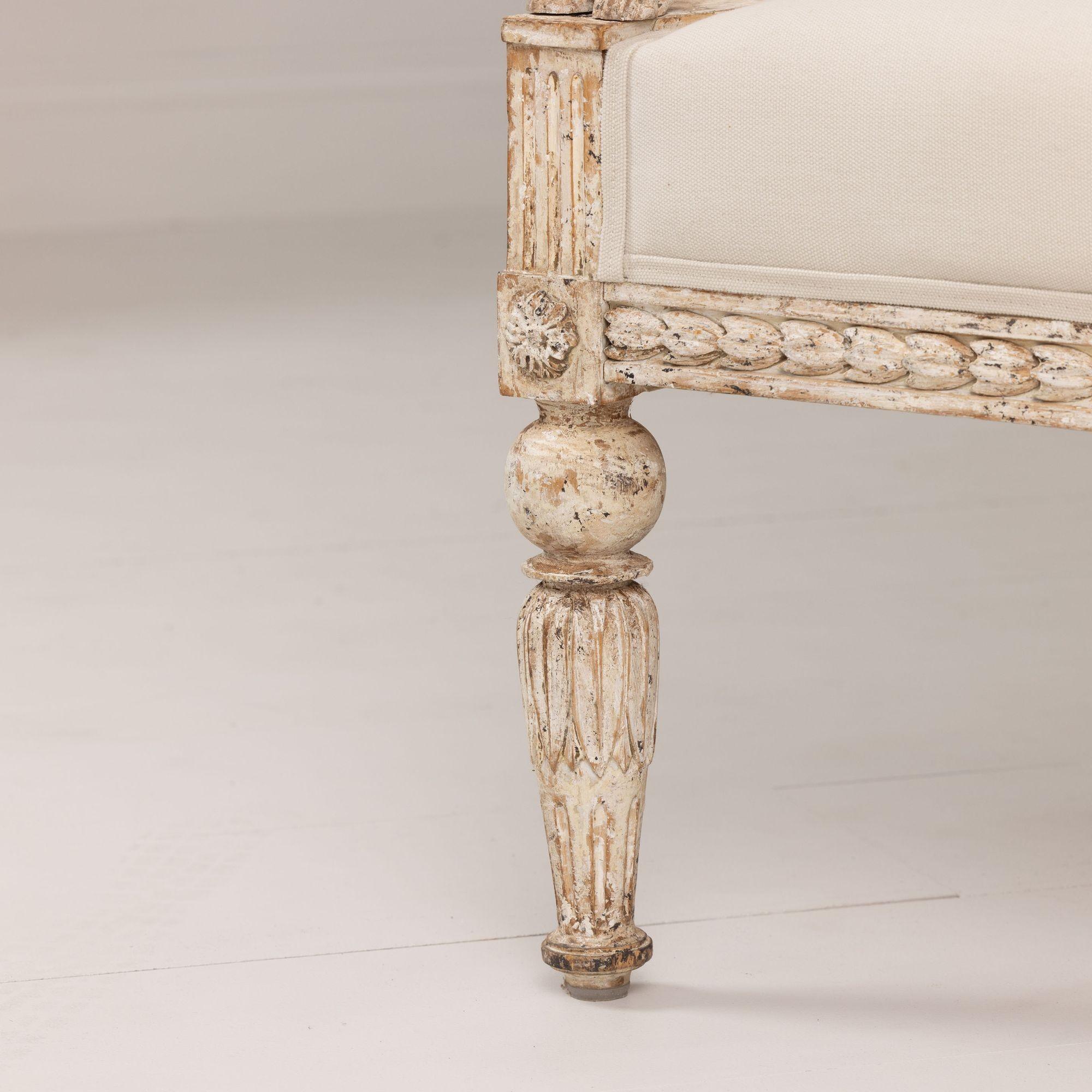 19th c. Swedish Gustavian Sofa Bench with Griffins in Original Paint 12