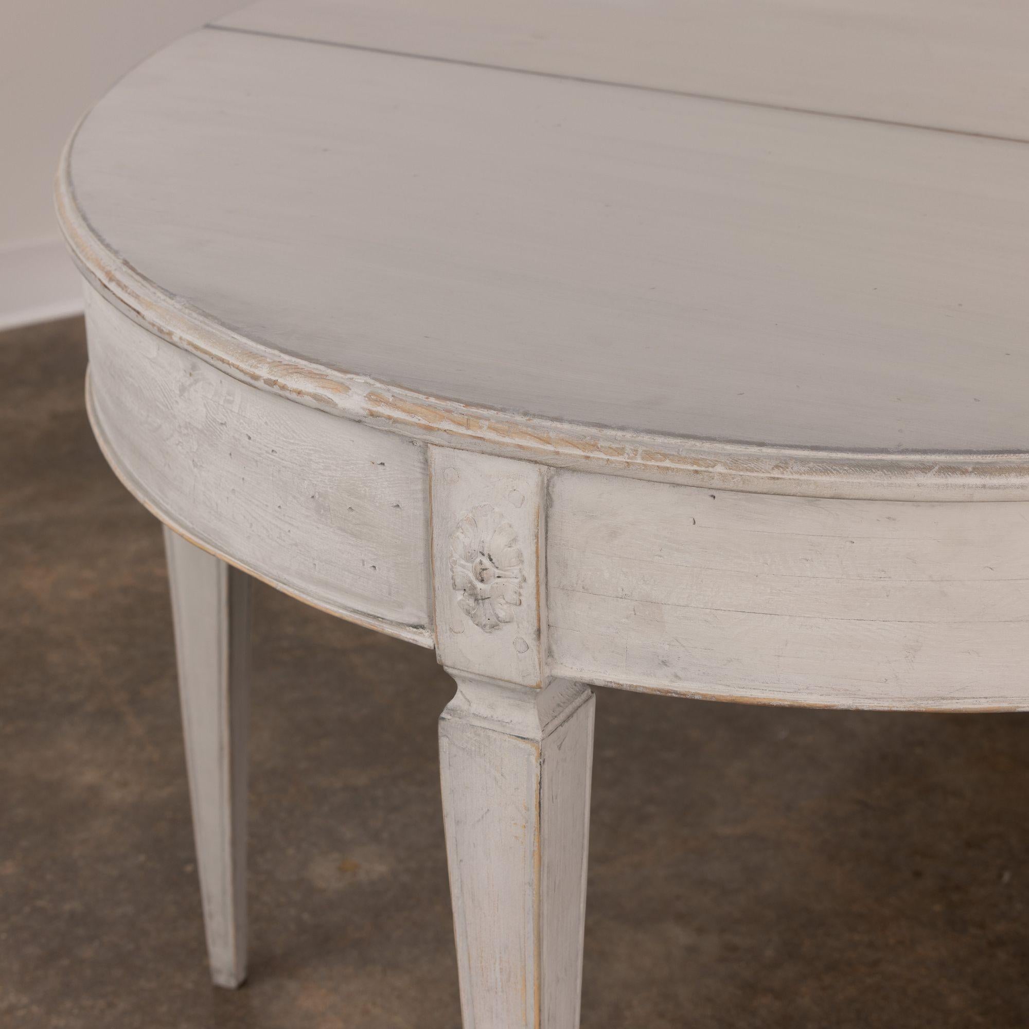 19th c. Swedish Gustavian Style Extension Table with Three Leaves 4