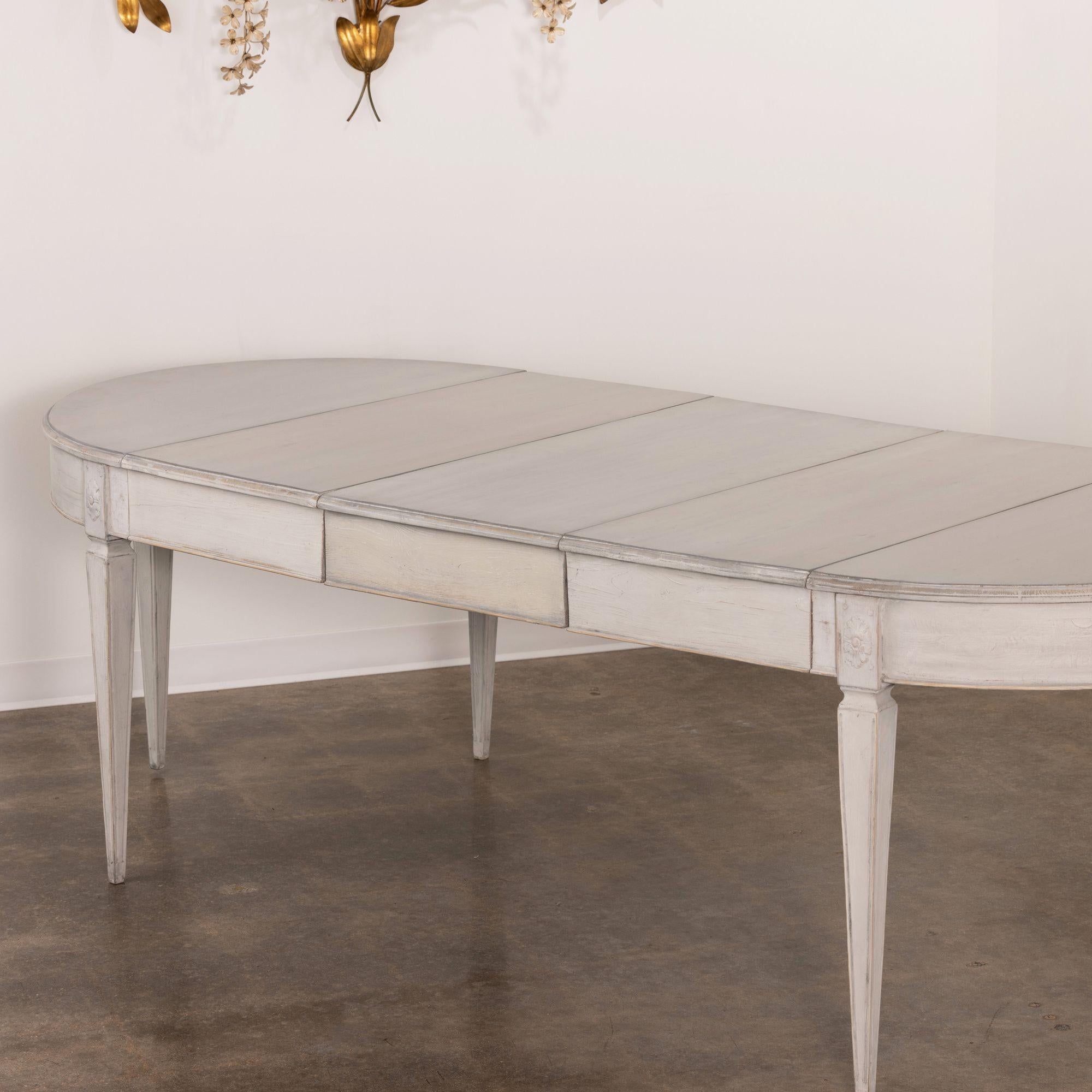 19th c. Swedish Gustavian Style Extension Table with Three Leaves 6