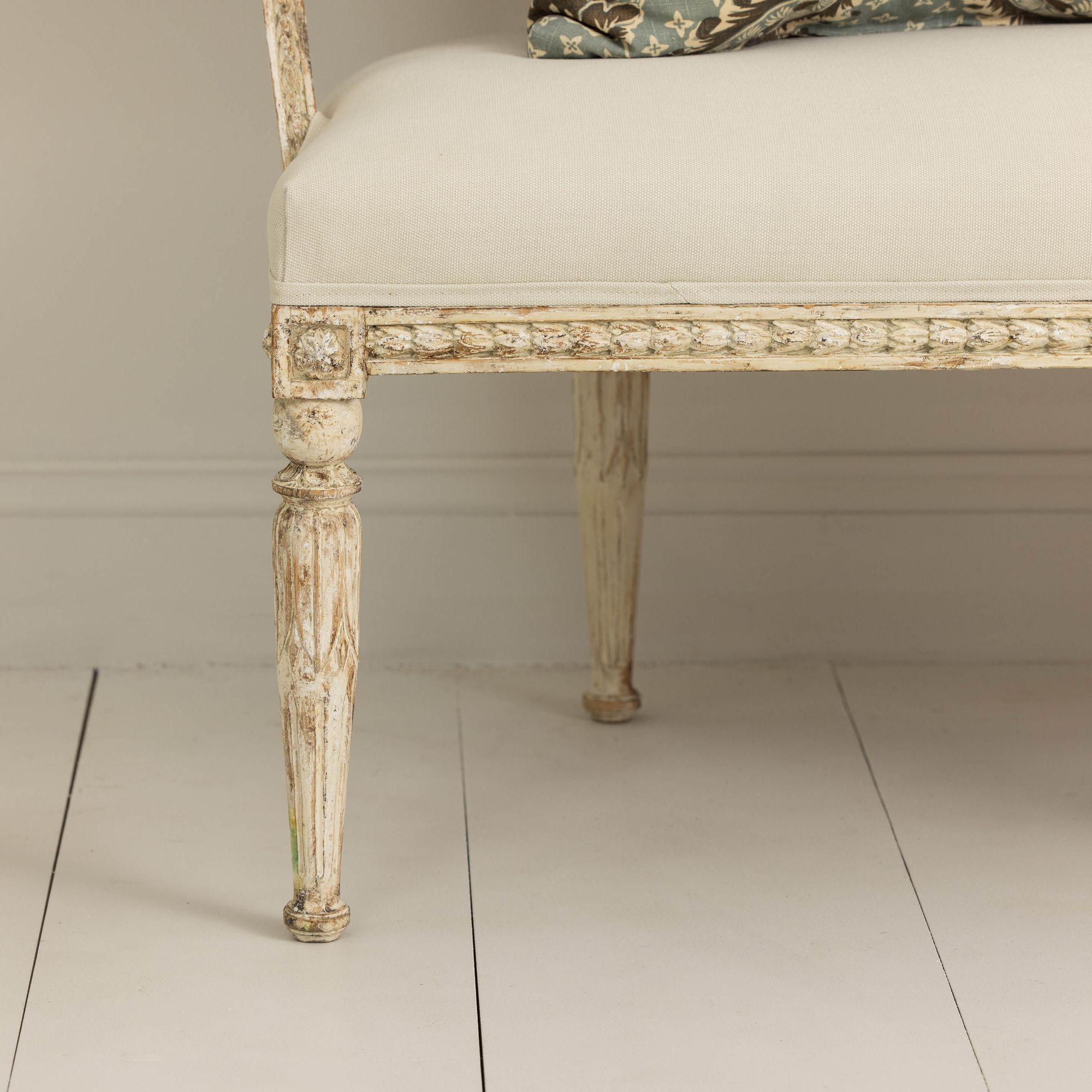 19th c. Swedish Gustavian Sofa or Settee with Lion Heads in Original Paint For Sale 8
