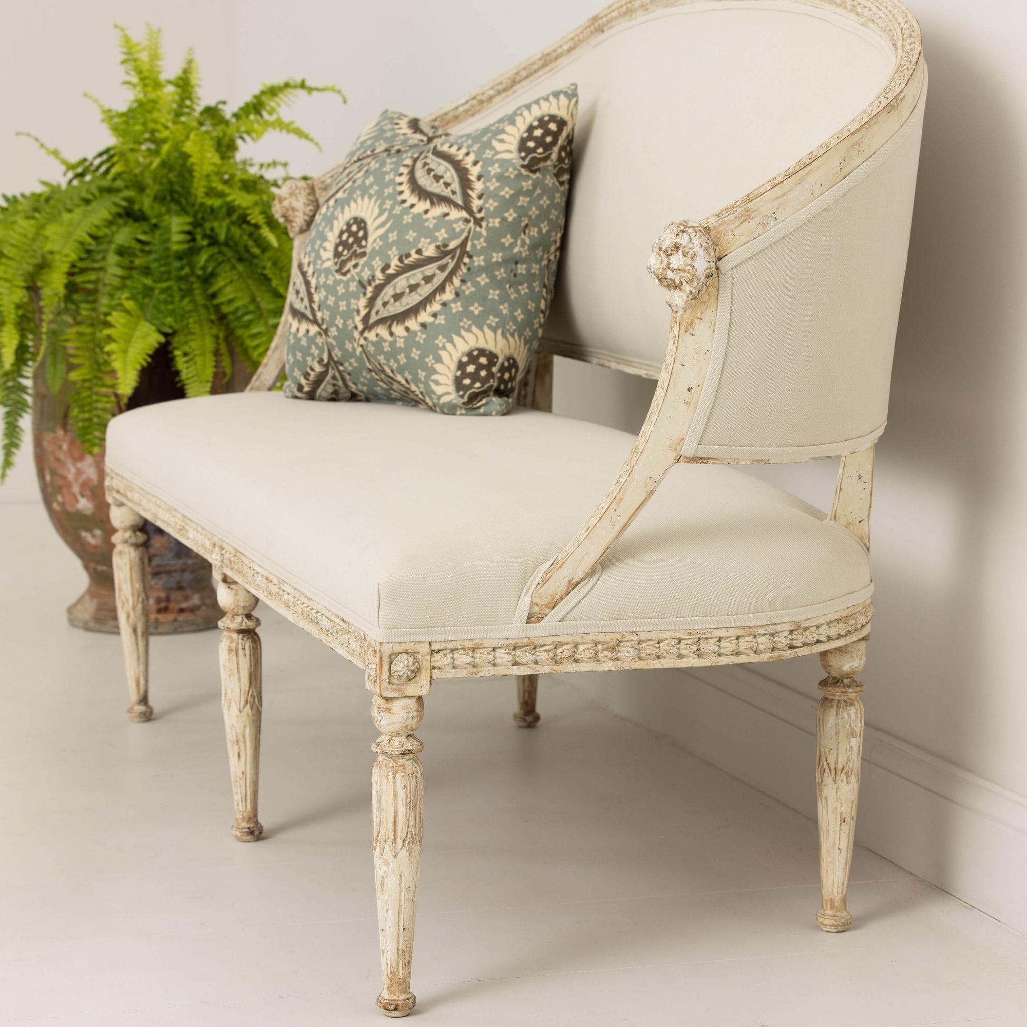 19th c. Swedish Gustavian Sofa or Settee with Lion Heads in Original Paint For Sale 2