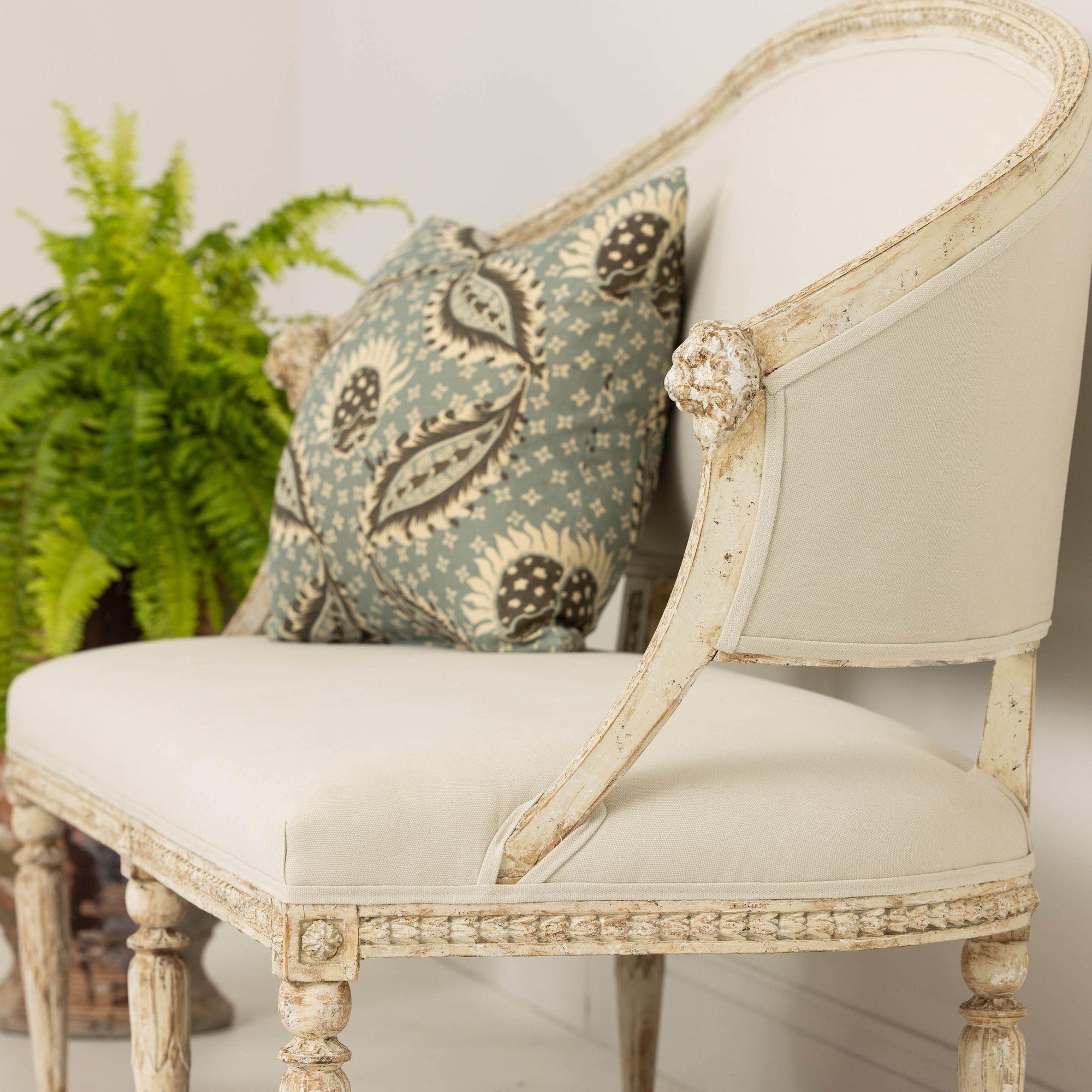 19th c. Swedish Gustavian Sofa or Settee with Lion Heads in Original Paint For Sale 3