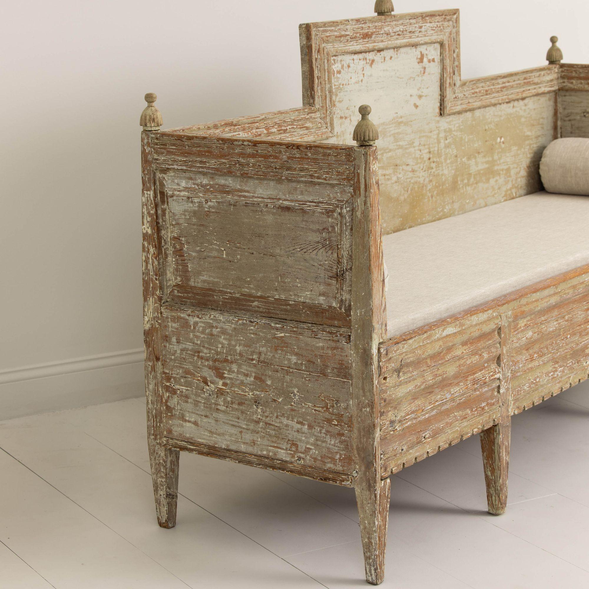 19th c. Swedish Late Gustavian Sofa Bench in Original Paint For Sale 9