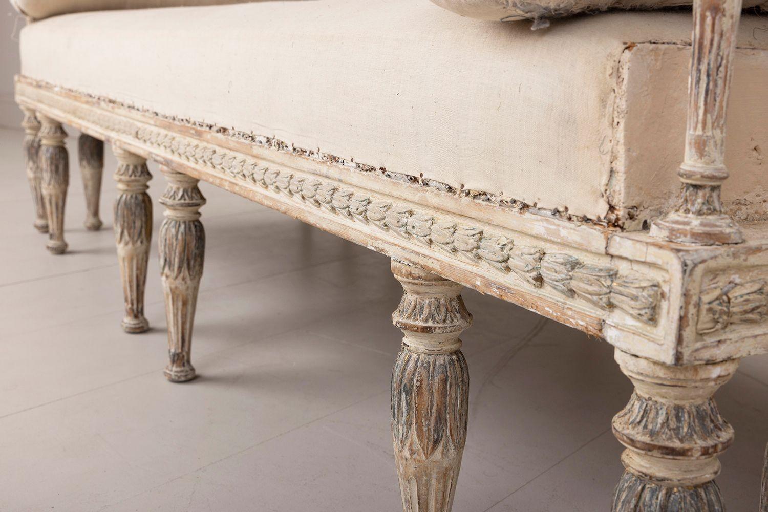 19th c. Swedish Gustavian Sofa Bench with Egyptian Carvings in Original Paint 1