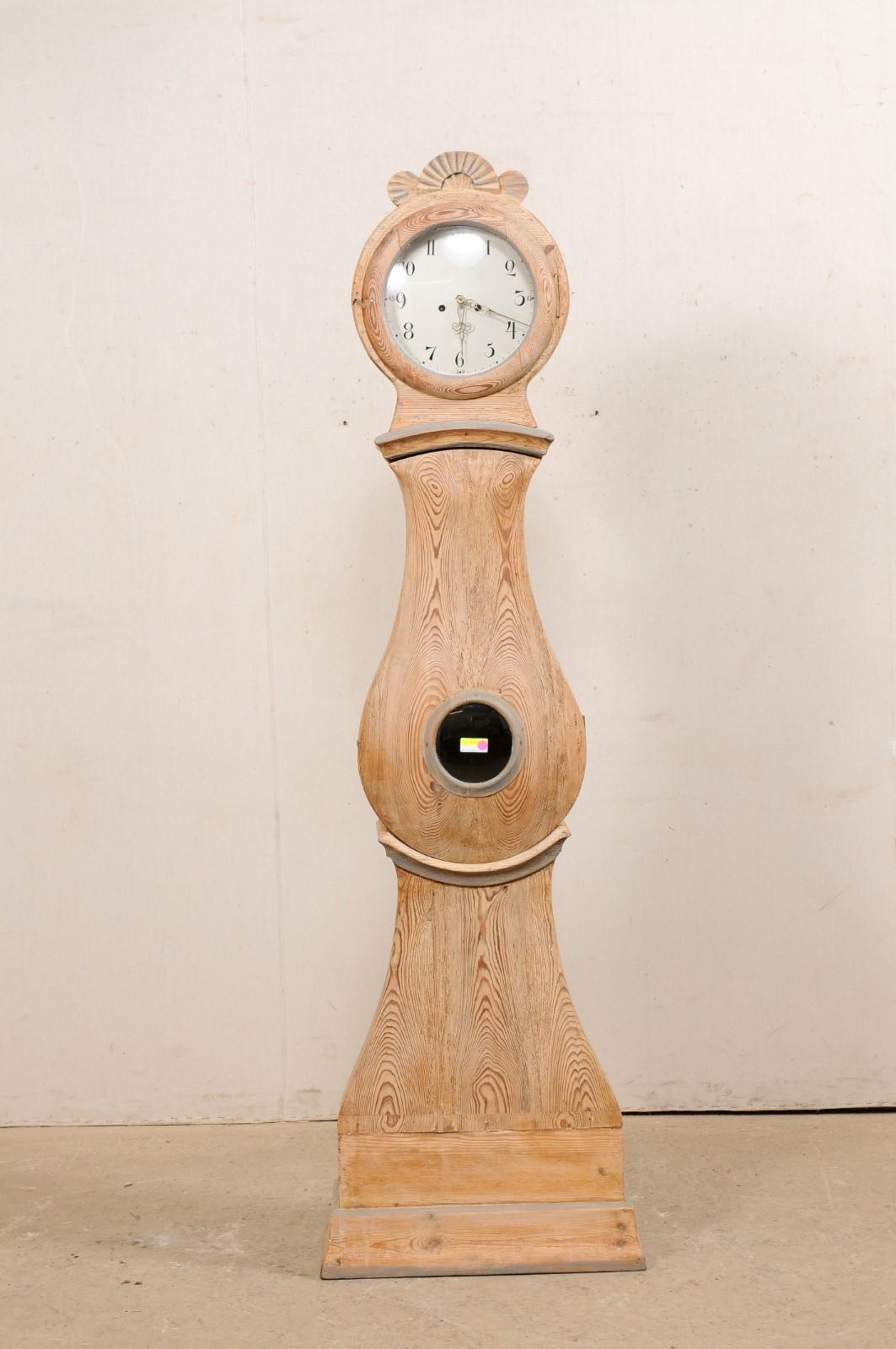 19th C. Swedish Long-Case Clock w/Beautifully Pillowing Belly & Nice Proportions For Sale 6