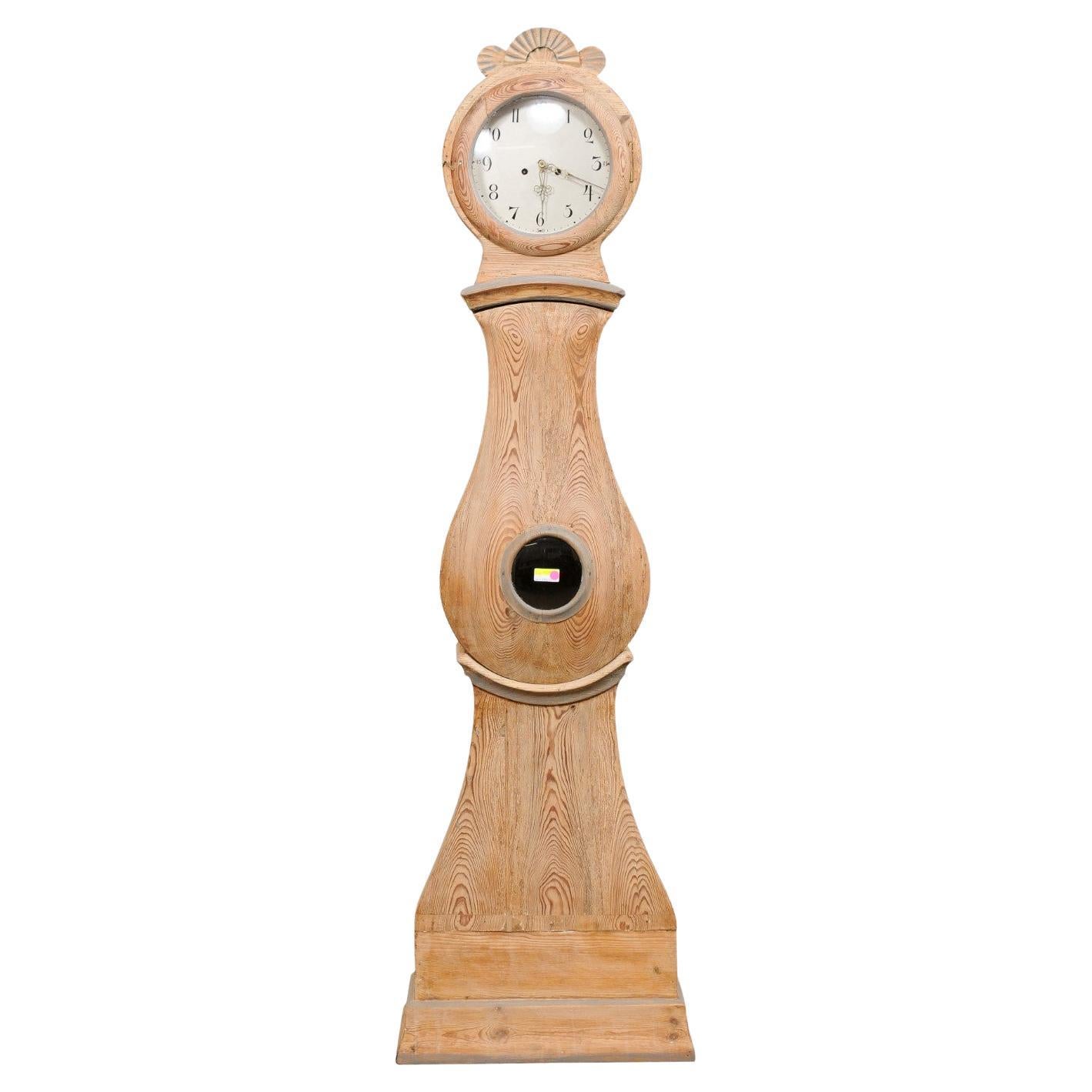 Horloge suédoise du 19e siècle à longues longueurs avec clochettes joliment oreilleres et belles proportions