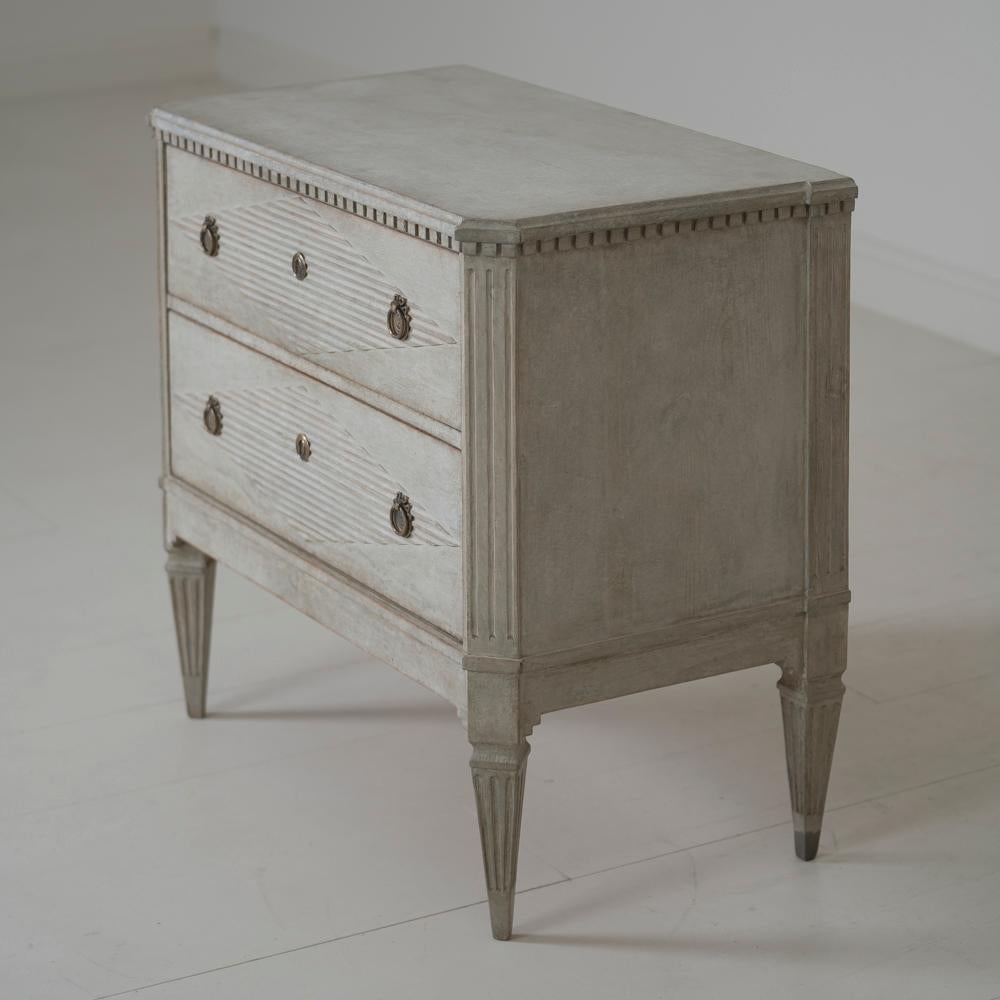 Swedish Pair of Gustavian Style Bedside Chests 5