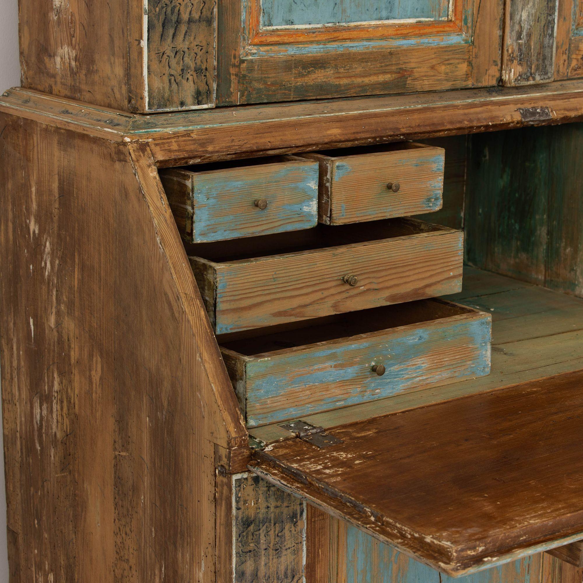 XIX sec. Segreteria rococò svedese con biblioteca in vernice blu originale in vendita 9
