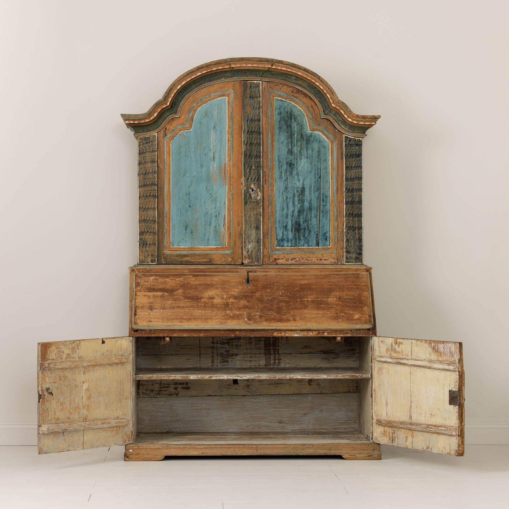 19th c. Swedish Rococo Secretary with Library in Original Paint For Sale 13
