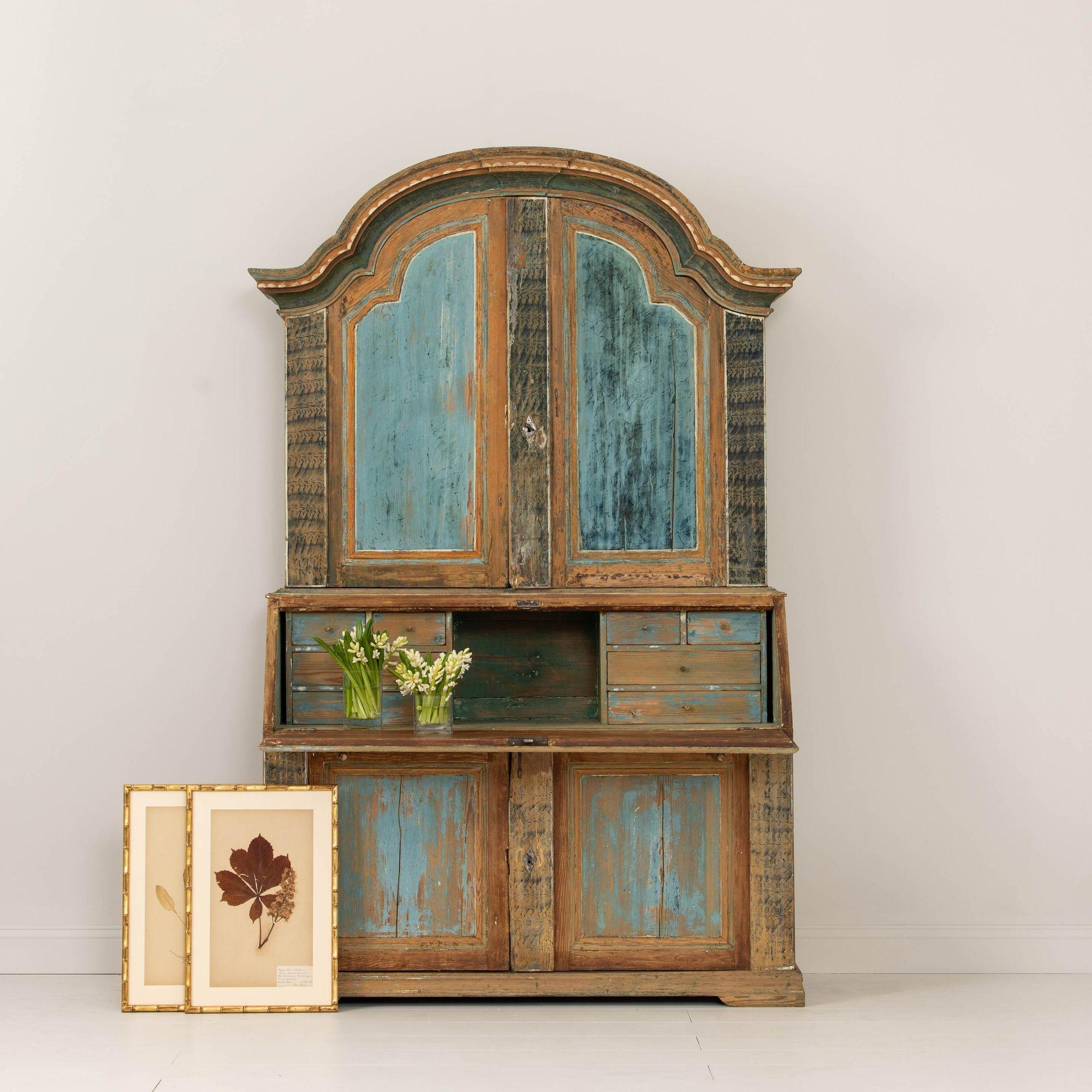 19th c. Swedish Rococo Secretary with Library in Original Paint For Sale 15