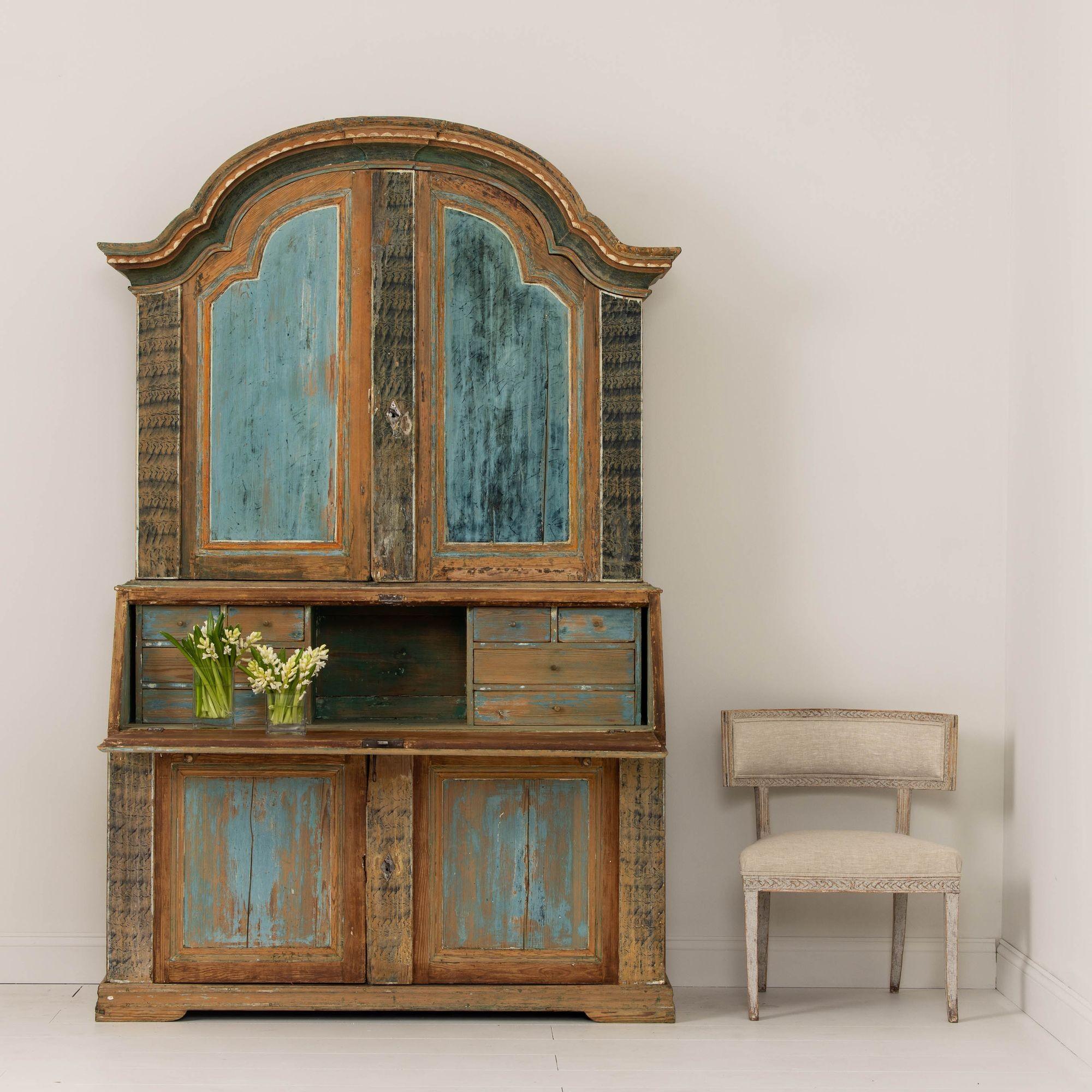 19th c. Swedish Rococo Secretary with Library in Original Paint For Sale 1