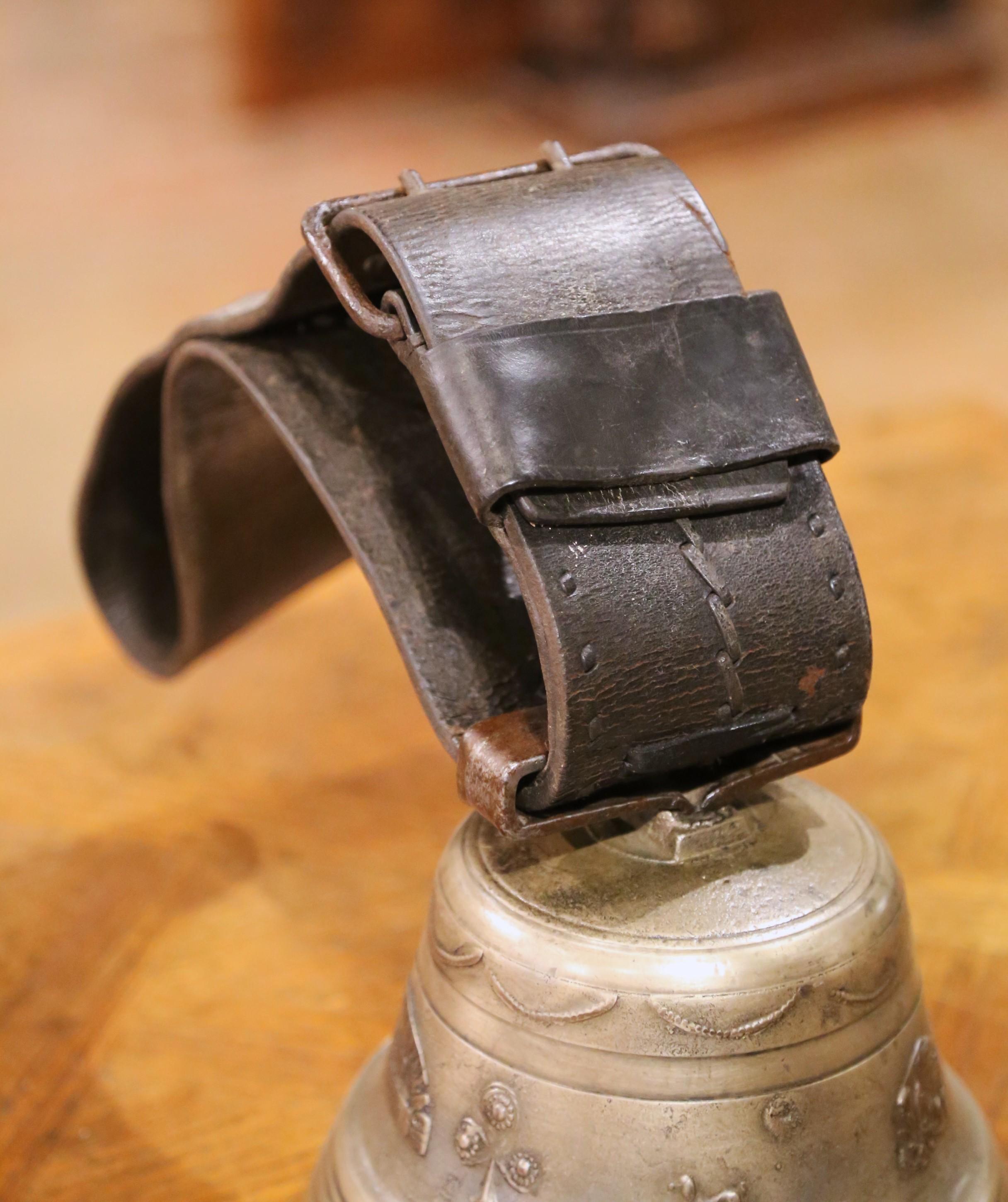 19th C. Swiss Bronze Cow Bell with Leather Strap by Barinotto, Chiantra & Cie For Sale 1