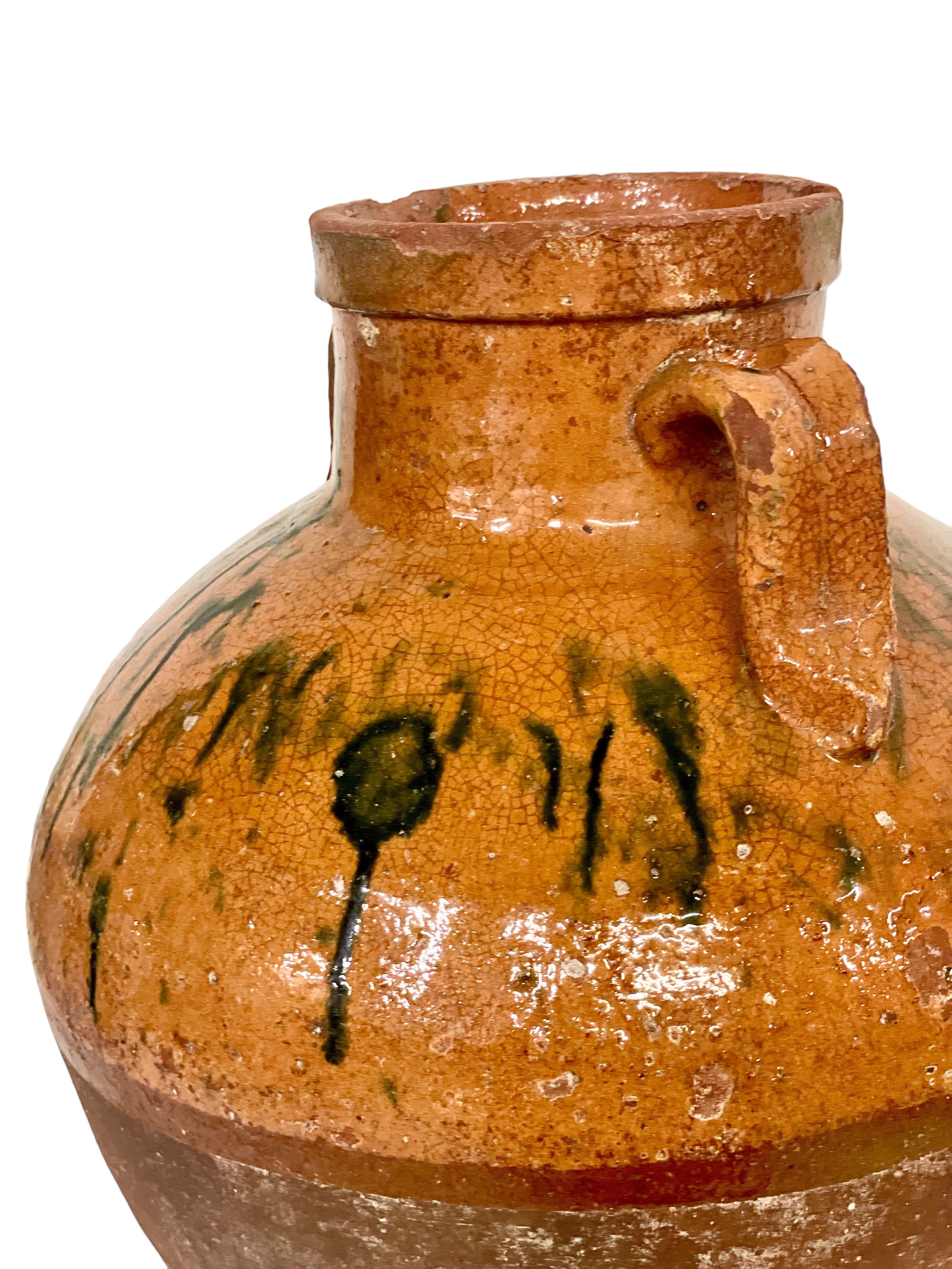XIXe siècle A.I.C. Cruche en terre cuite avec deux anses en vente
