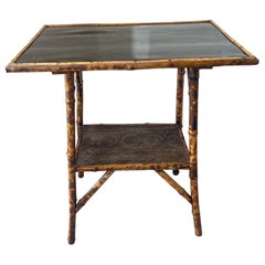 Mesa auxiliar de bambú y laca del s. XIX