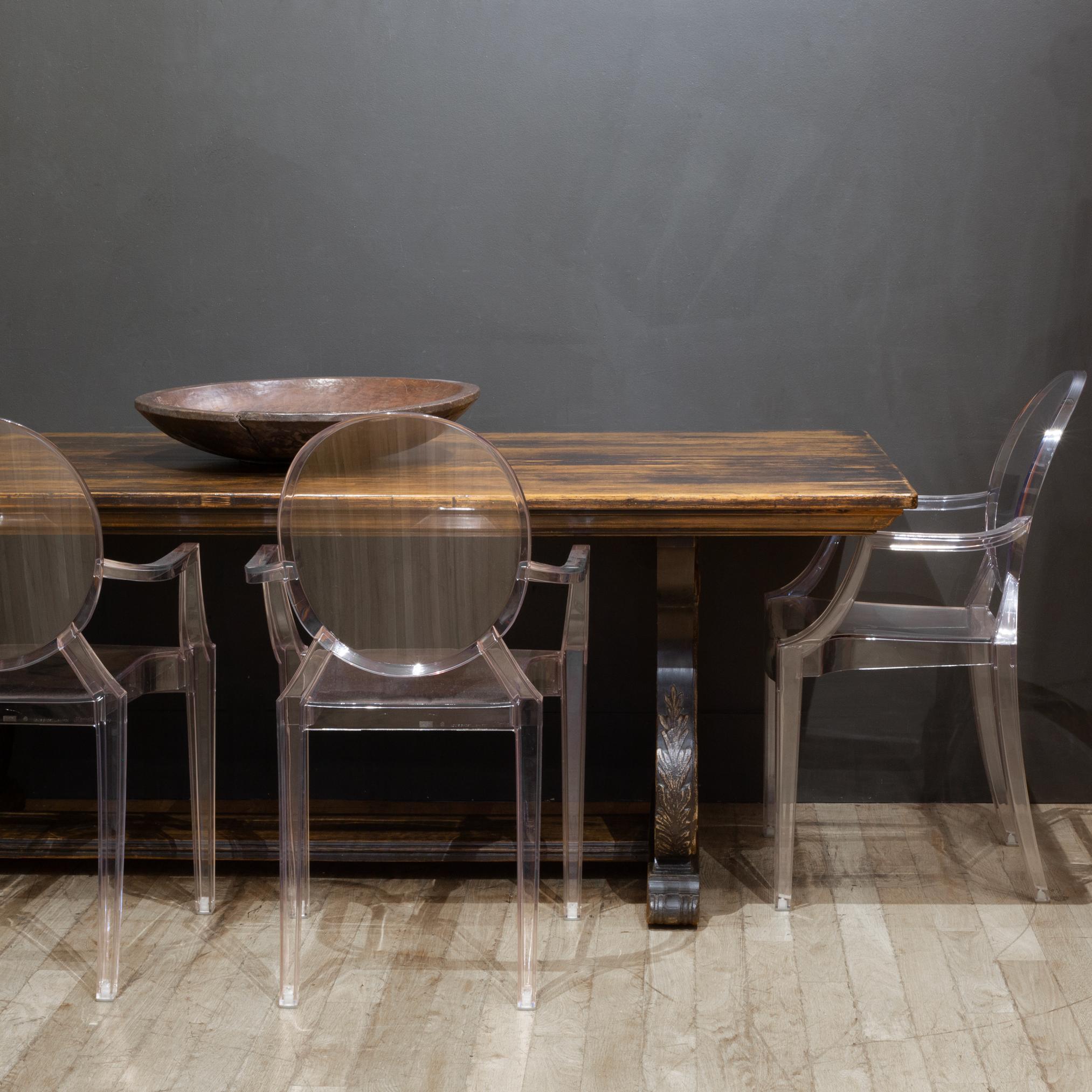 ACERCA DE

Una original mesa de comedor de tresillo del s. XIX con tallas de filigrana en la base. 

    CREADOR Desconocido.
    FECHA DE FABRICACIÓN c.1880-1890.
    MATERIALES Y TÉCNICAS 
    ESTADO Bueno. Desgaste propio de la edad y el uso.