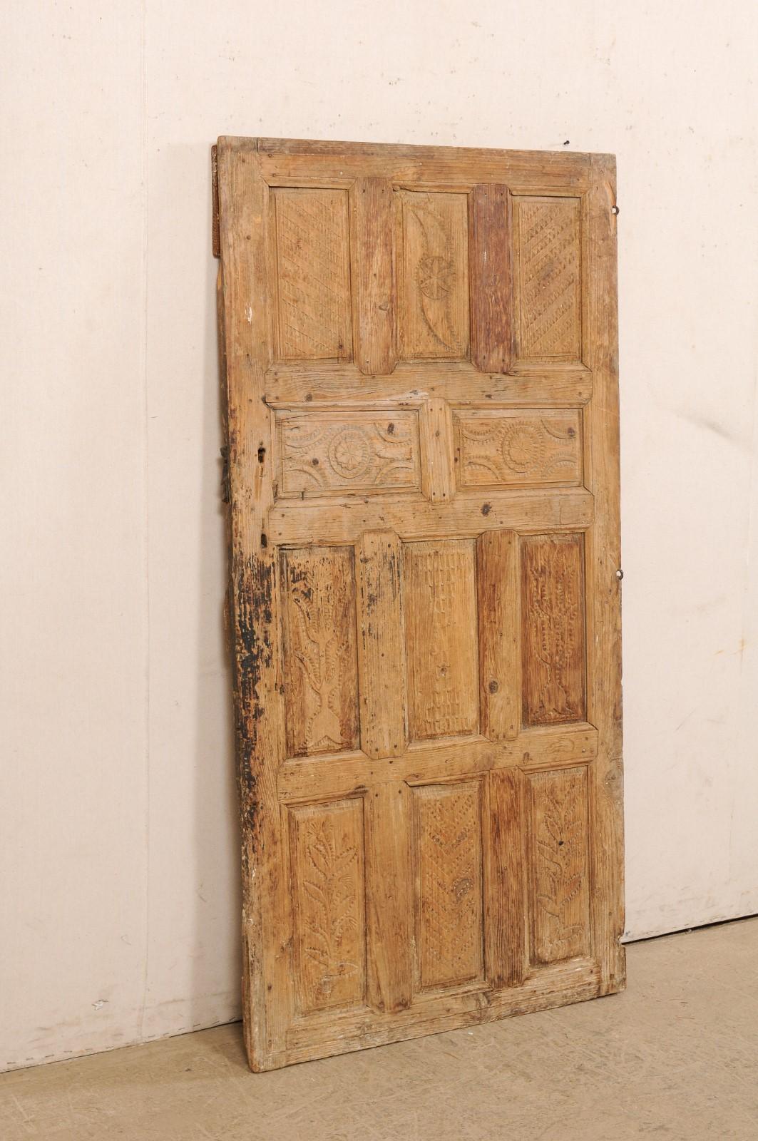 Porte à panneaux en bois turc du 19ème siècle, d'environ 5,5 pieds de haut en vente 1