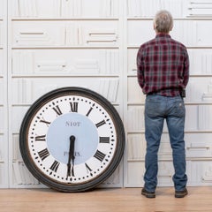 Zifferblatt einer Turmuhr aus dem 19. Jahrhundert, französische Terrakotta