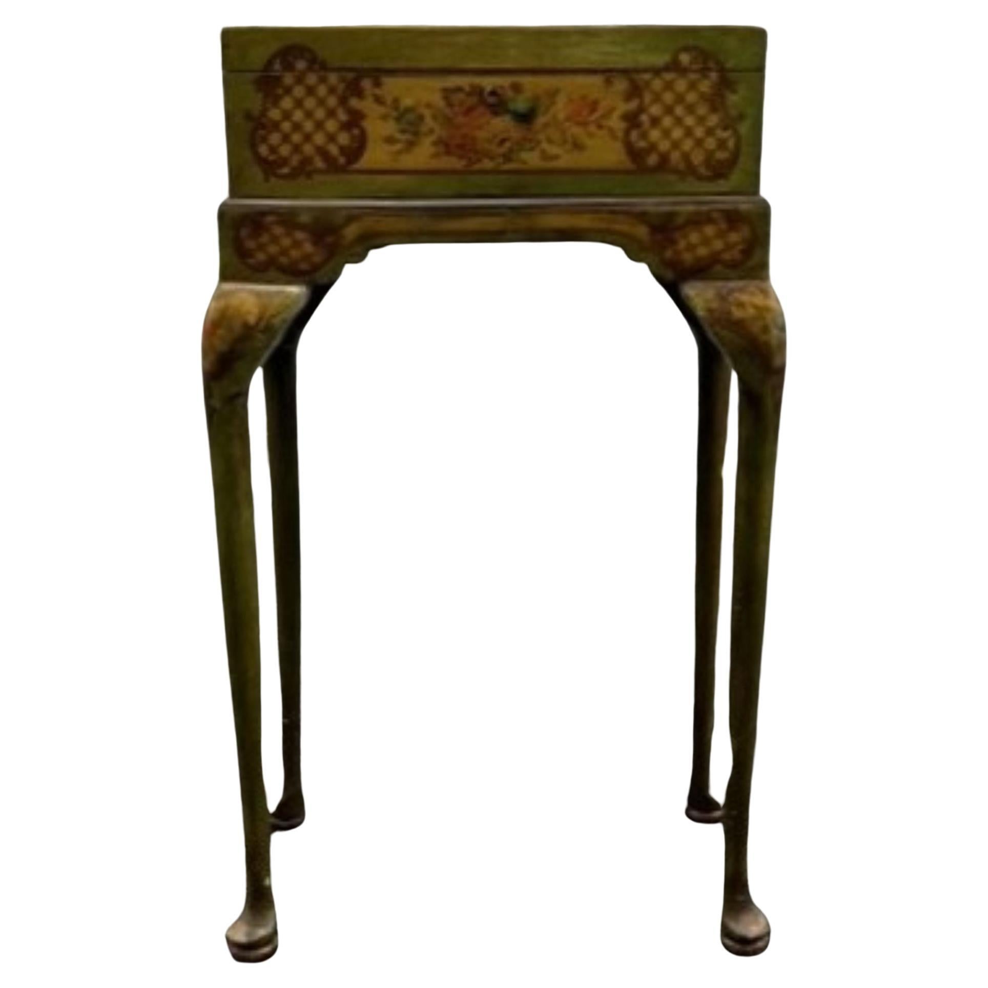 Tavolo Humidor dipinto di verde veneziano del XIX secolo - The Iris Apfel Collectional in vendita