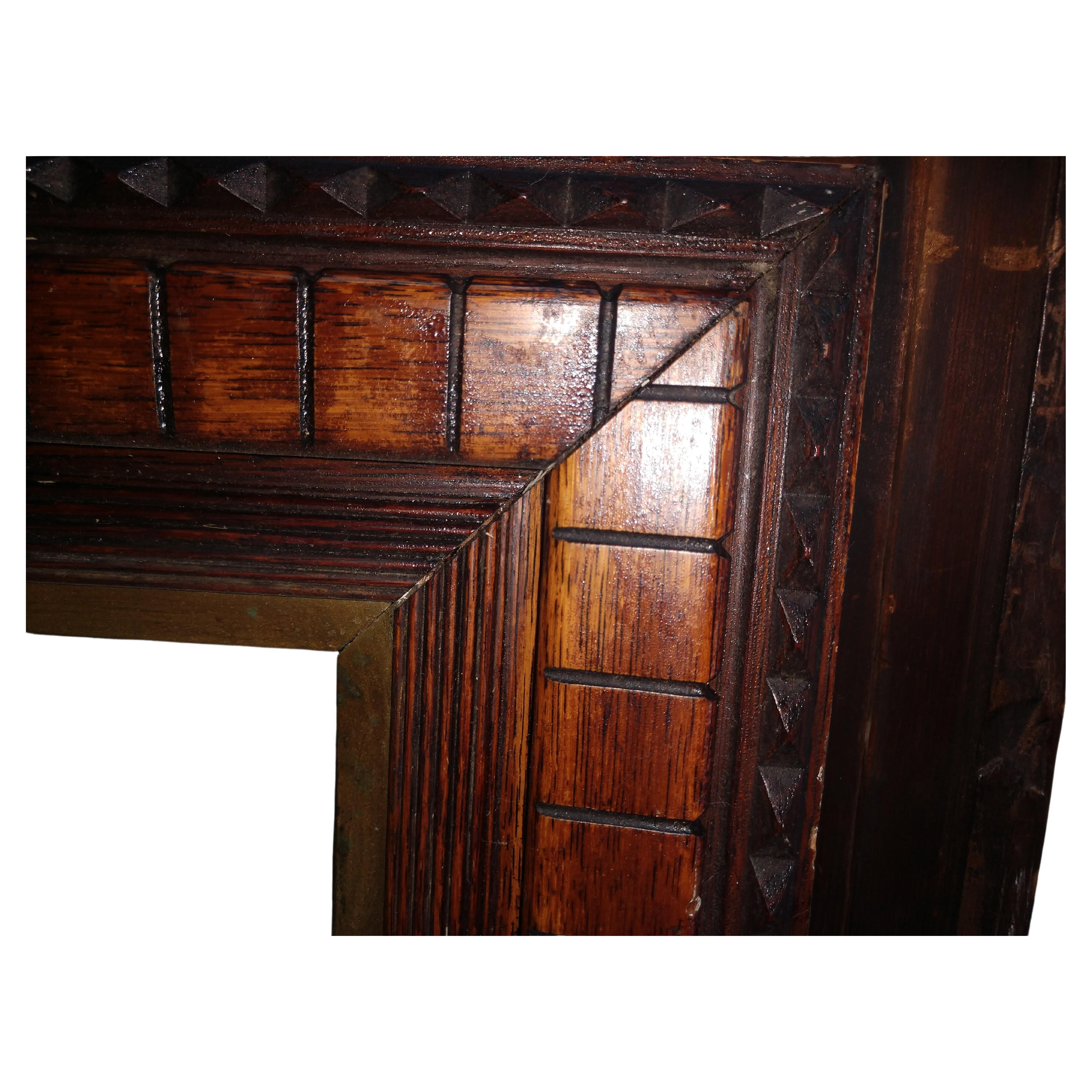 Espejo de pared victoriano de nogal tallado en astilla del siglo XIX  1880 Victoriano en venta