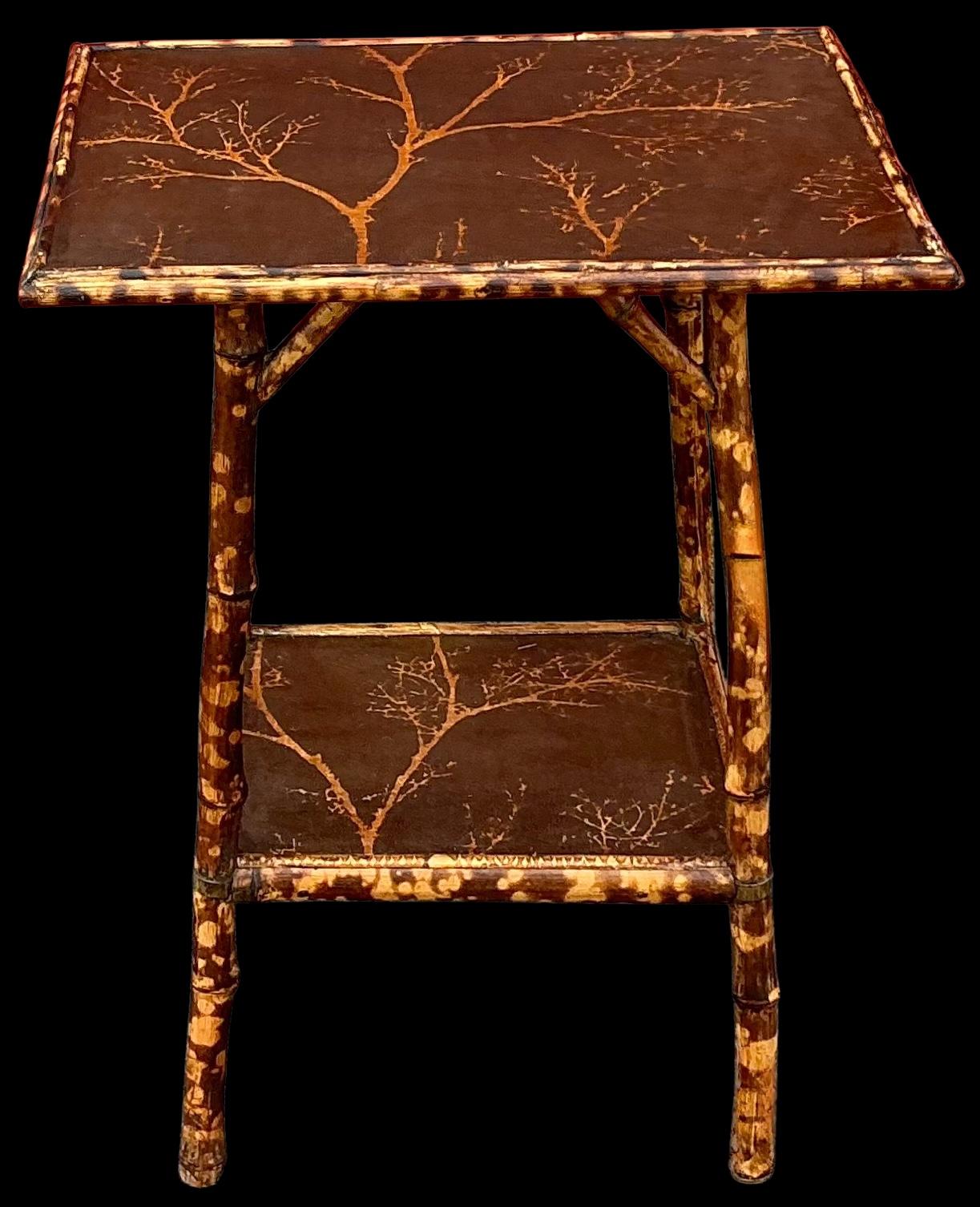 Mouvement esthétique 19ème siècle. Table d'appoint en bambou brûlé Faux Bois Paper Victorian Era Aesthetic Movement en vente