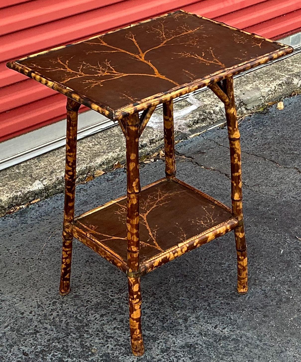 Bambou 19ème siècle. Table d'appoint en bambou brûlé Faux Bois Paper Victorian Era Aesthetic Movement en vente