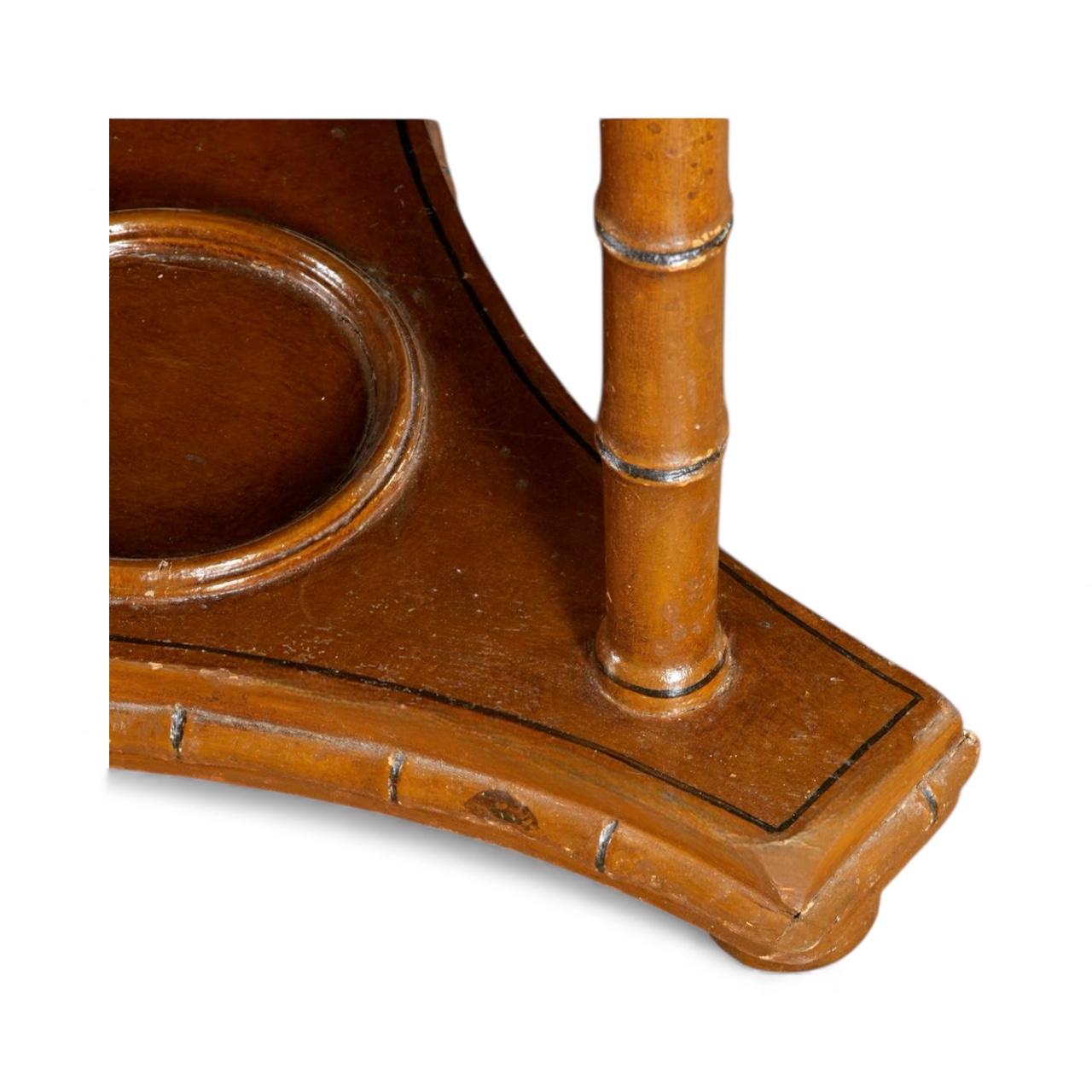 19ème siècle. Table à étages Victorienne en Faux Bambou Chinoiserie / Pedestal Marble Top Bon état - En vente à Kennesaw, GA