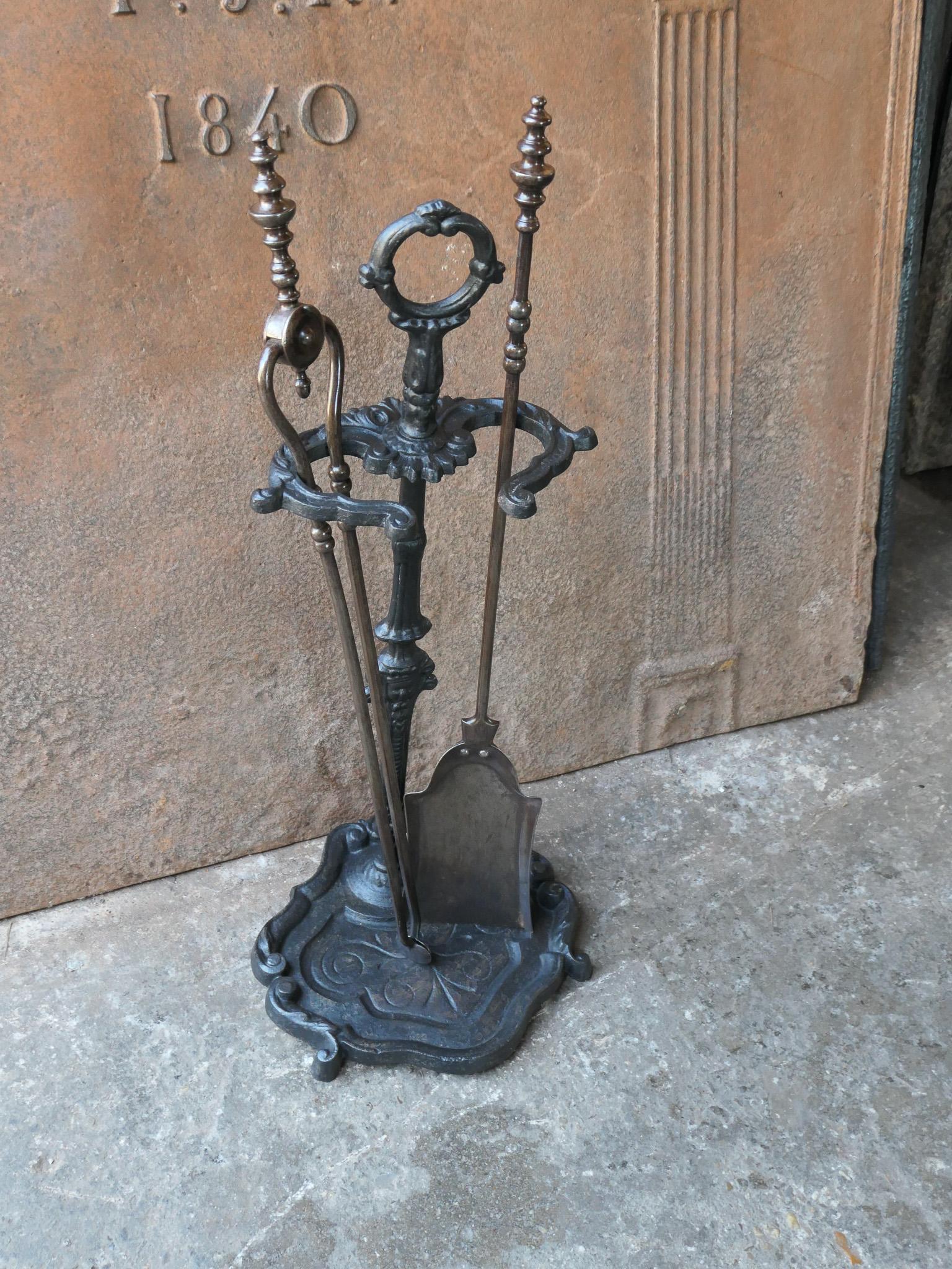 Fer A.I.C. C. Victorian Fireplace Companion Set en vente