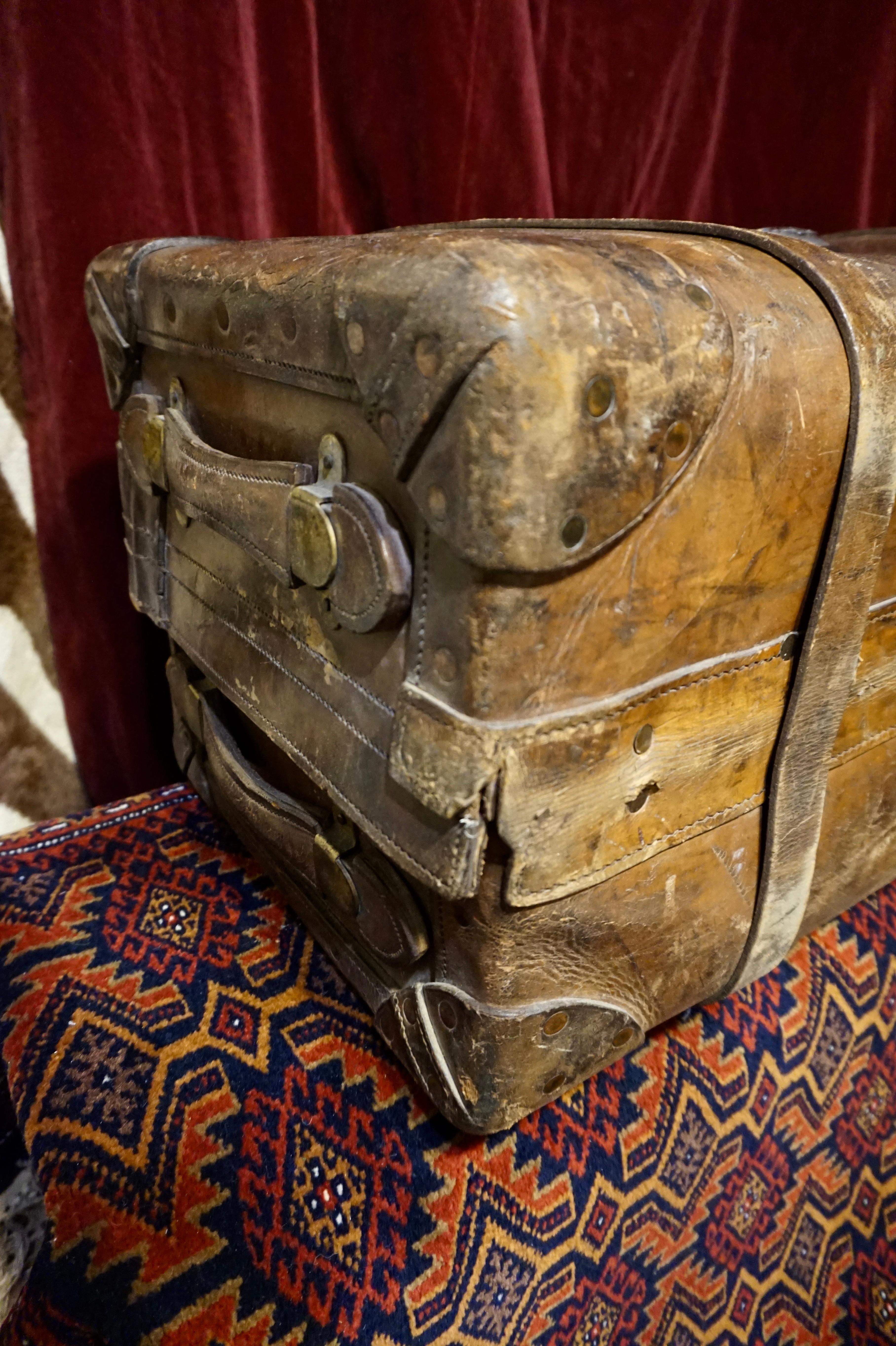 19. Jahrhundert viktorianisches Original Portmanteau-Koffer aus Leder mit doppeltem Griff und Initialen im Angebot 7
