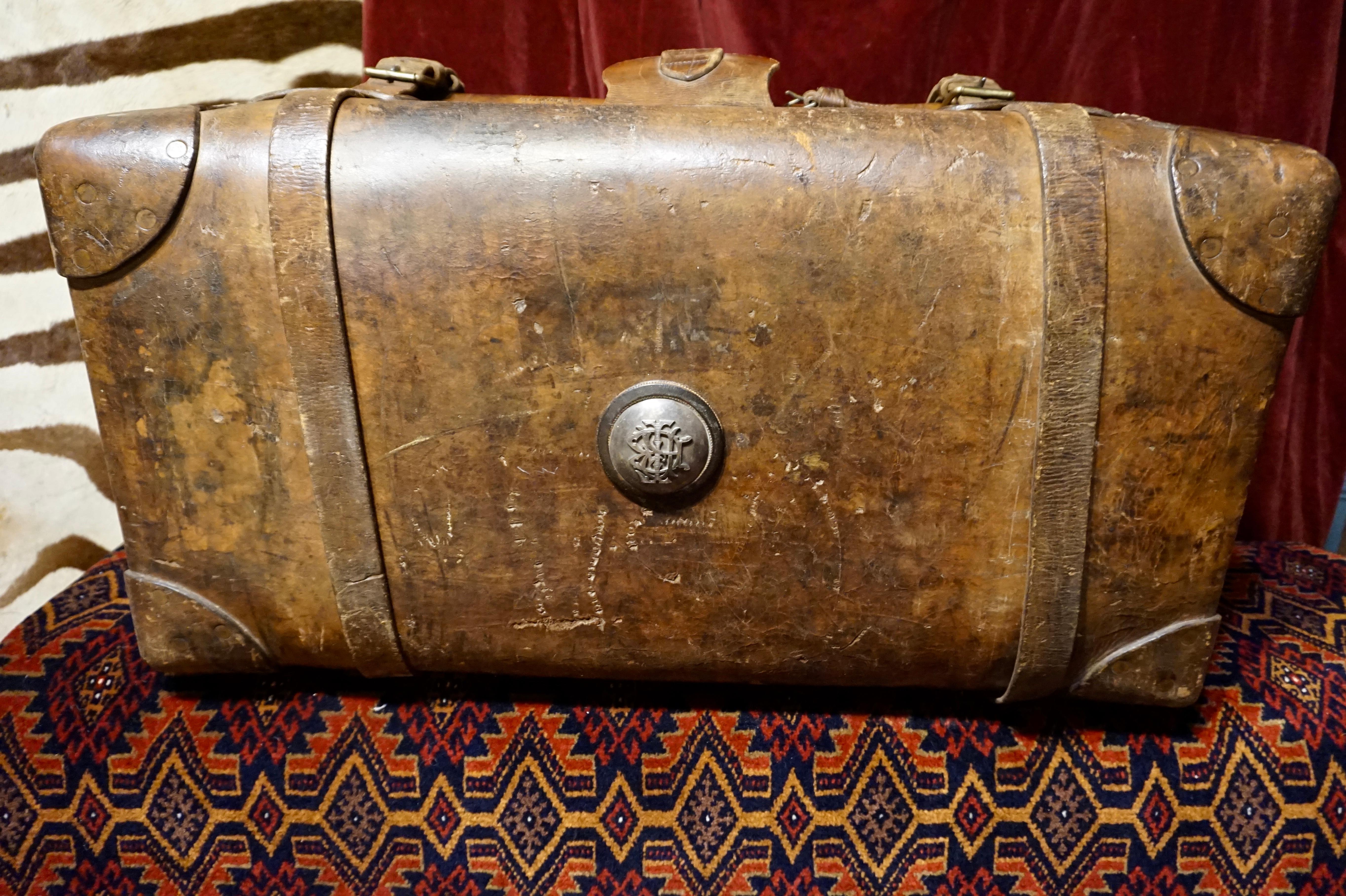19. Jahrhundert viktorianisches Original Portmanteau-Koffer aus Leder mit doppeltem Griff und Initialen im Angebot 9
