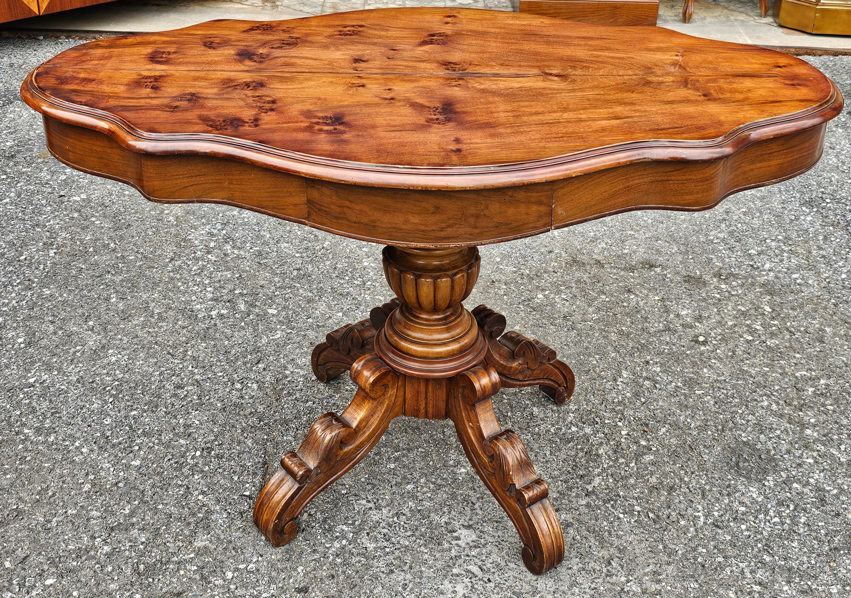 19. Jh. Viktorianischer Renaissancestil Nussbaum Zwei-Schubladen Pedestal Tisch Mitte im Angebot 4