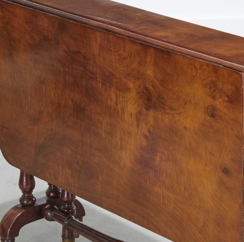 English 19th C. Victorian Walnut Sutherland Drop Leaf Table with Turned Baluster Legs For Sale