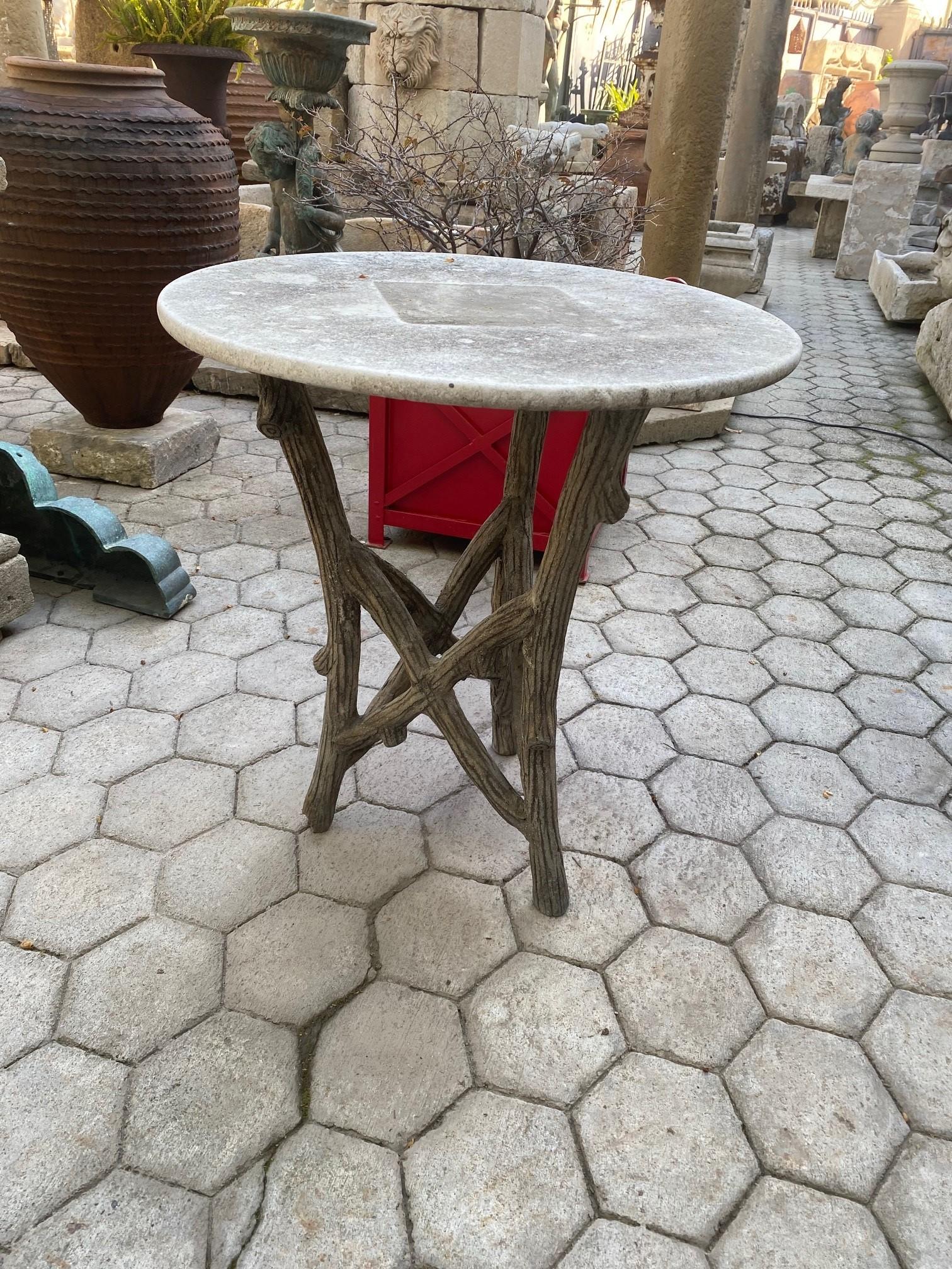 A.I.Boi, table de jardin en faux bois et plateau rond en pierre sculptée à la main, 19ème C. en vente 3