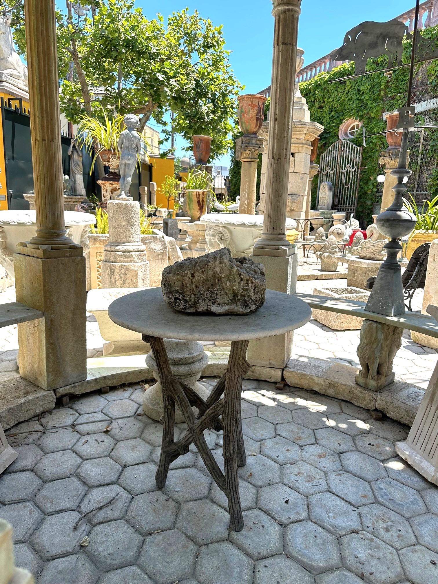 A.I.Boi, table de jardin en faux bois et plateau rond en pierre sculptée à la main, 19ème C. en vente 7
