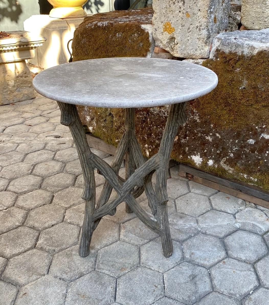 A.I.Boi, table de jardin en faux bois et plateau rond en pierre sculptée à la main, 19ème C. en vente 9