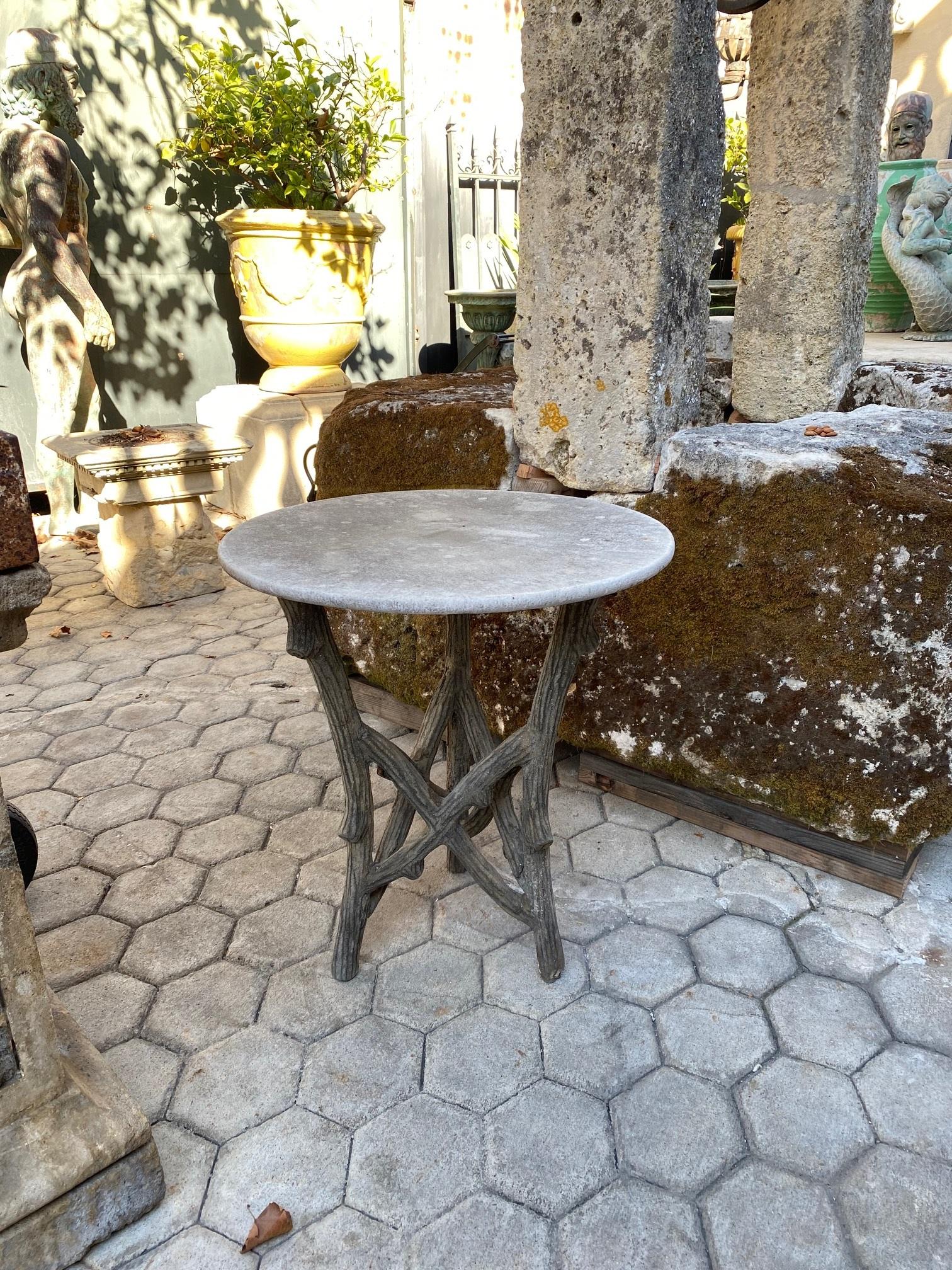 A.I.Boi, table de jardin en faux bois et plateau rond en pierre sculptée à la main, 19ème C. en vente 10