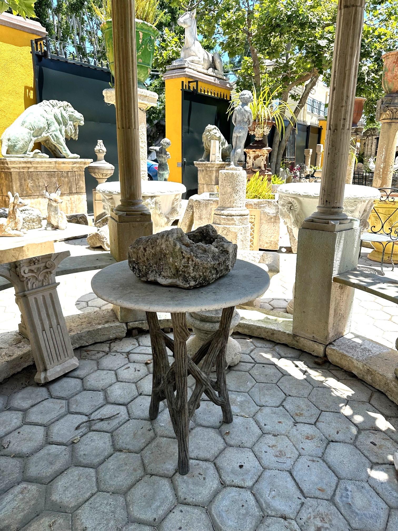 A.I.Boi, table de jardin en faux bois et plateau rond en pierre sculptée à la main, 19ème C. en vente 13