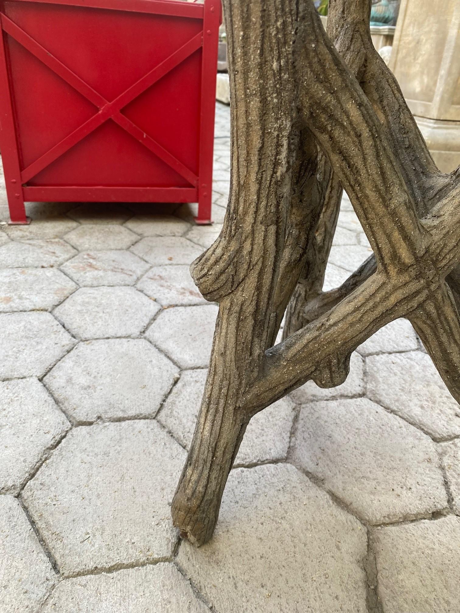 A.I.Boi, table de jardin en faux bois et plateau rond en pierre sculptée à la main, 19ème C. en vente 1