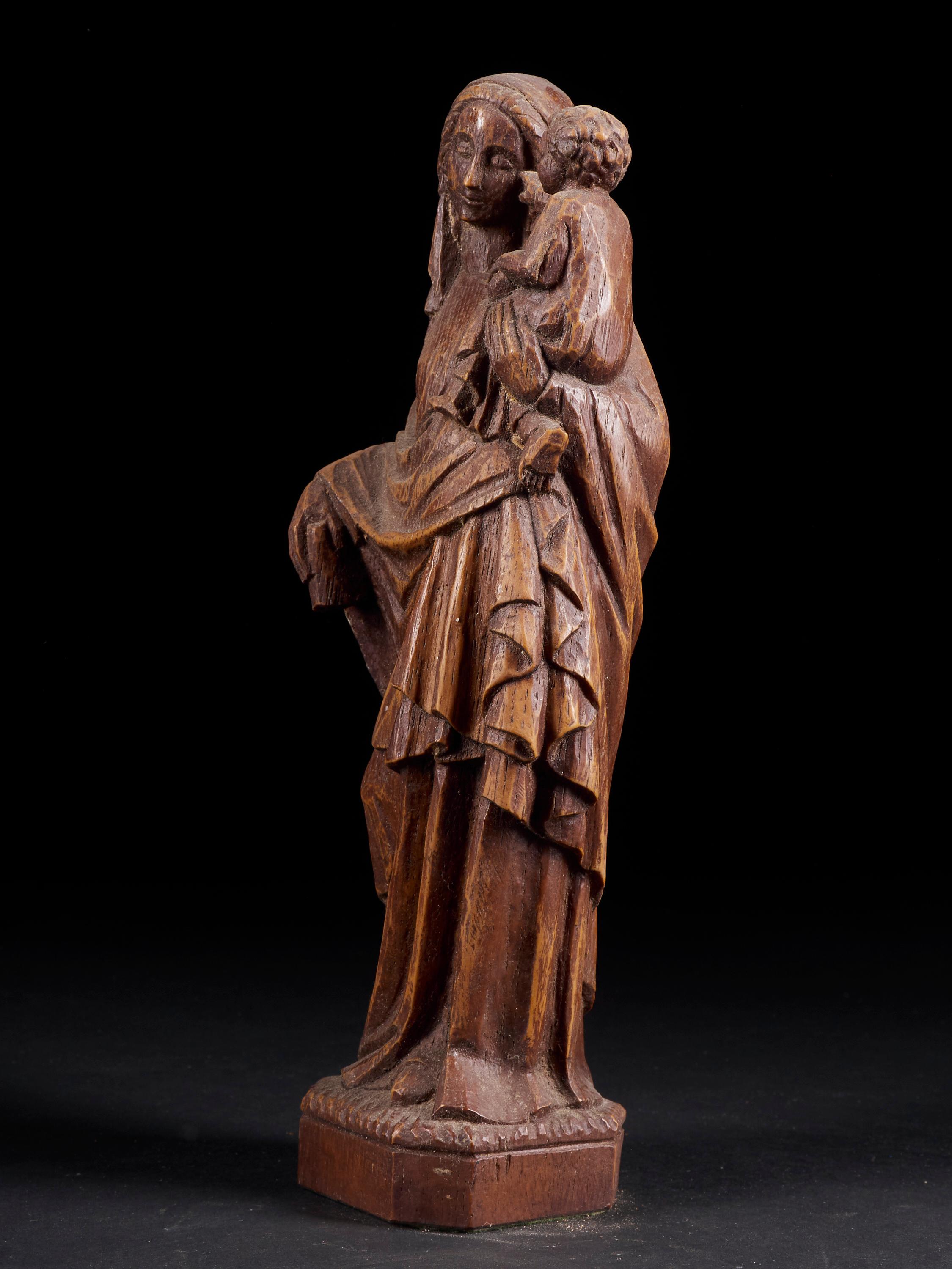 Beautiful contrapposto Virgin Mary carrying her child on her left arm. This wooden sculpture shows nice movement of the two figures with full and nervous drapes.