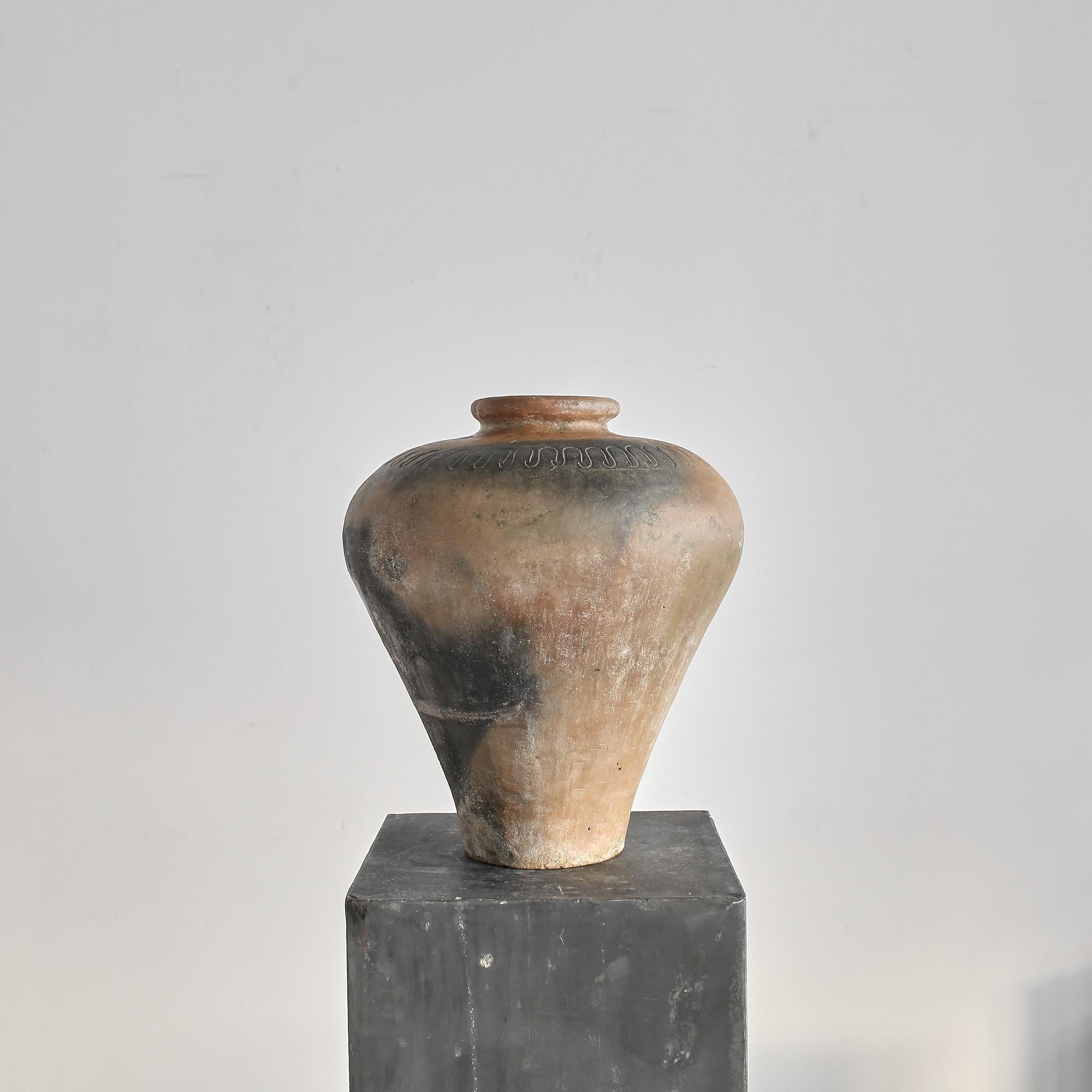 Vaso in terracotta giapponese Wabi Sabi del XIX secolo In condizioni buone in vendita a London, GB