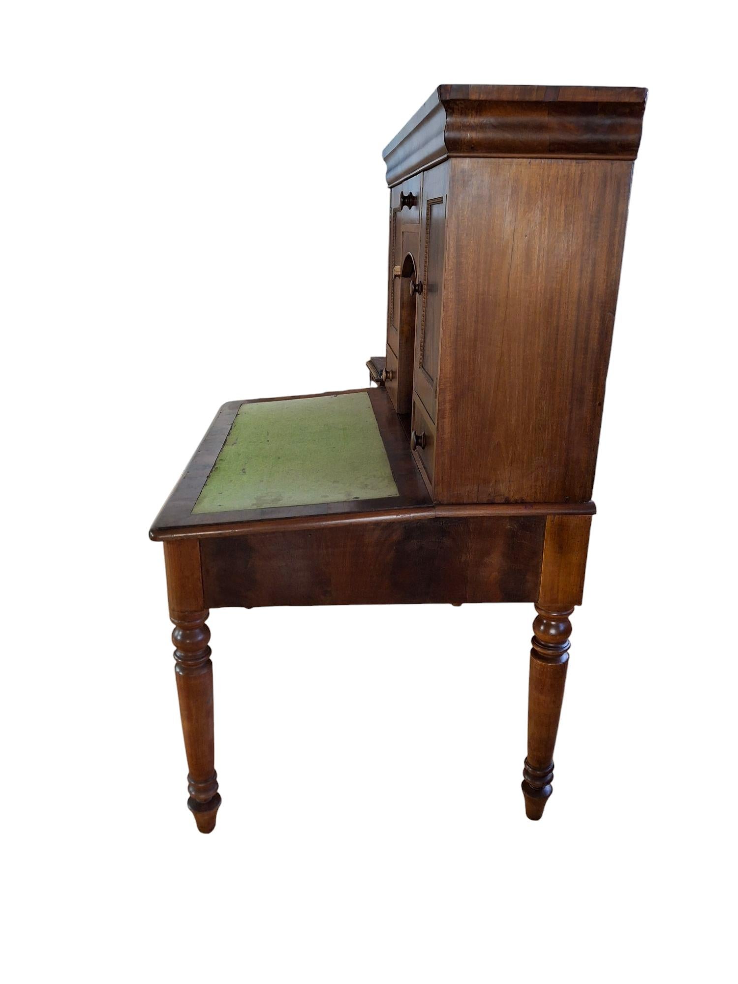 19th C. Walnut Plantation Desk In Good Condition For Sale In San Francisco, CA