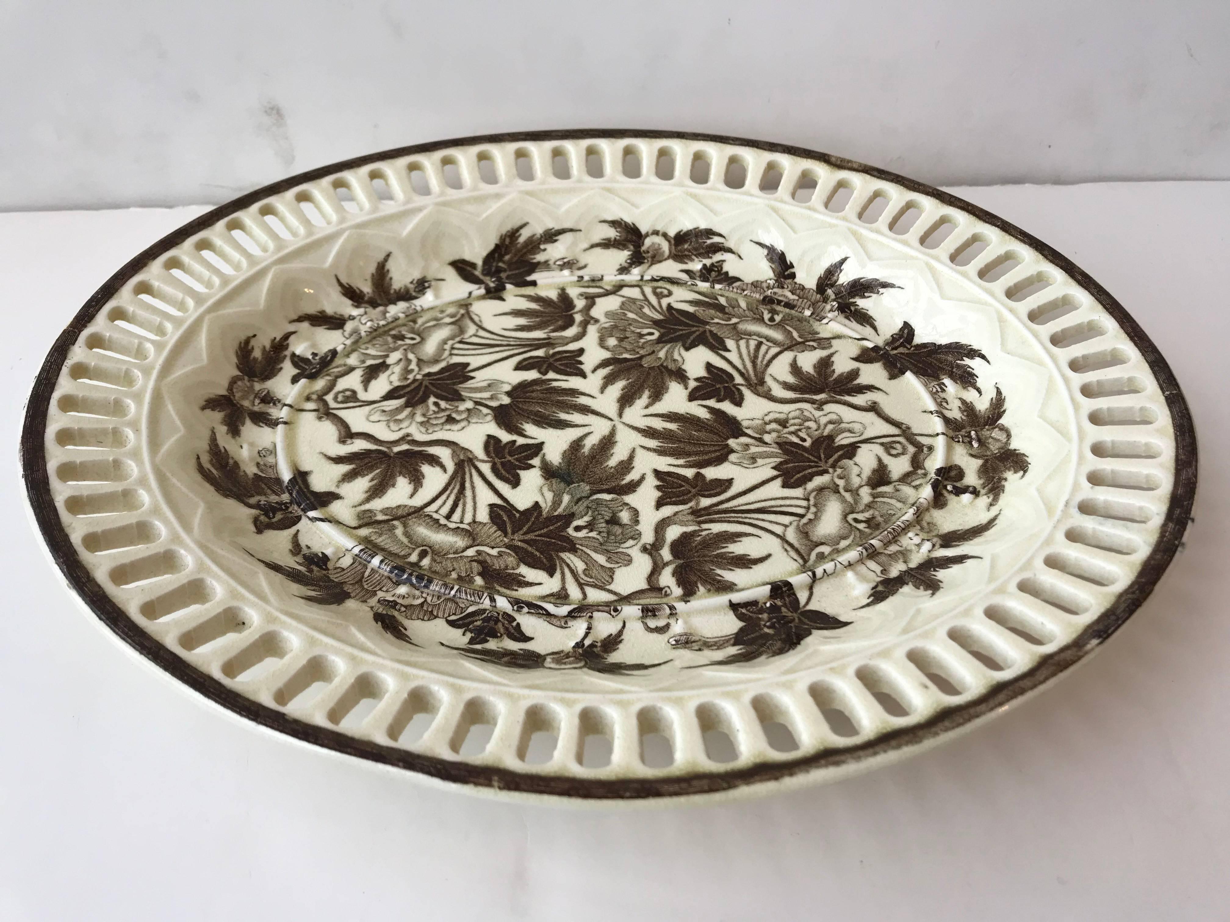 Floral motif with cutout rim. Bowl features embossed pattern on outside.

Measure: 10” W x 8.5” D x 1.25” H (platter)
9” W x 7” D x 2.75” H (bowl).