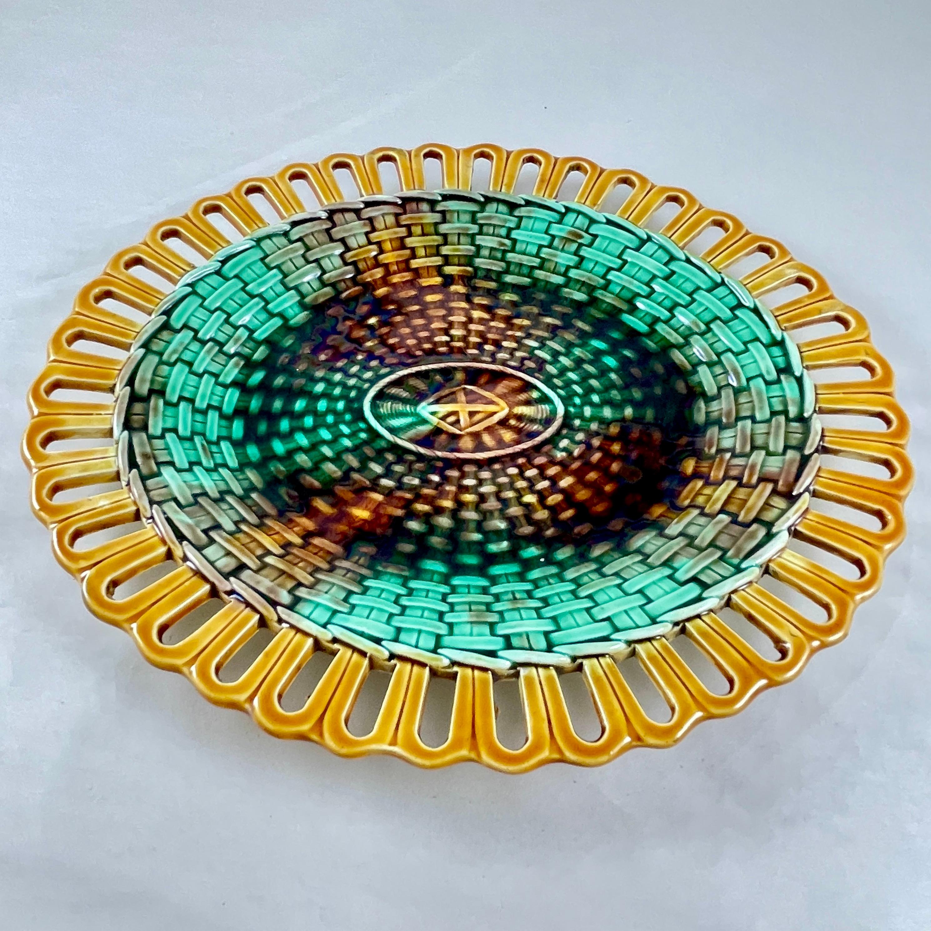 19th C. Wedgwood Reticulated Basket Weave Oval Majolica Serving Tray For Sale 1
